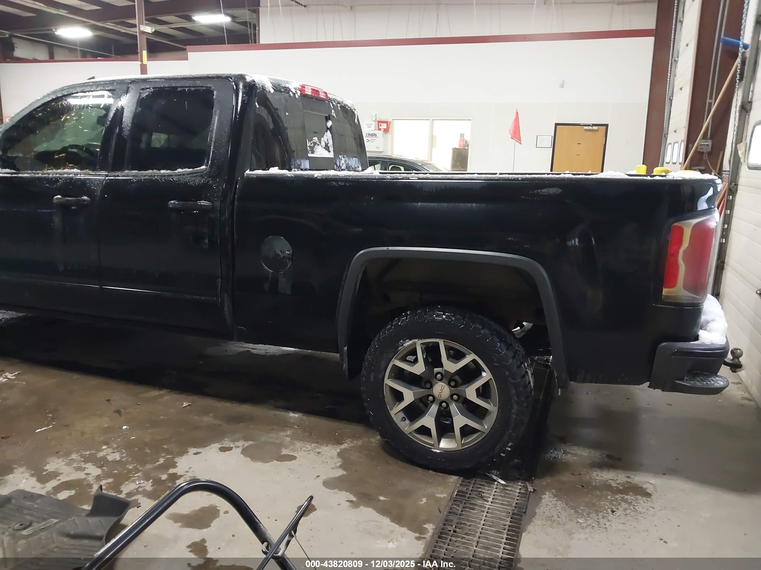 GMC SIERRA image 3