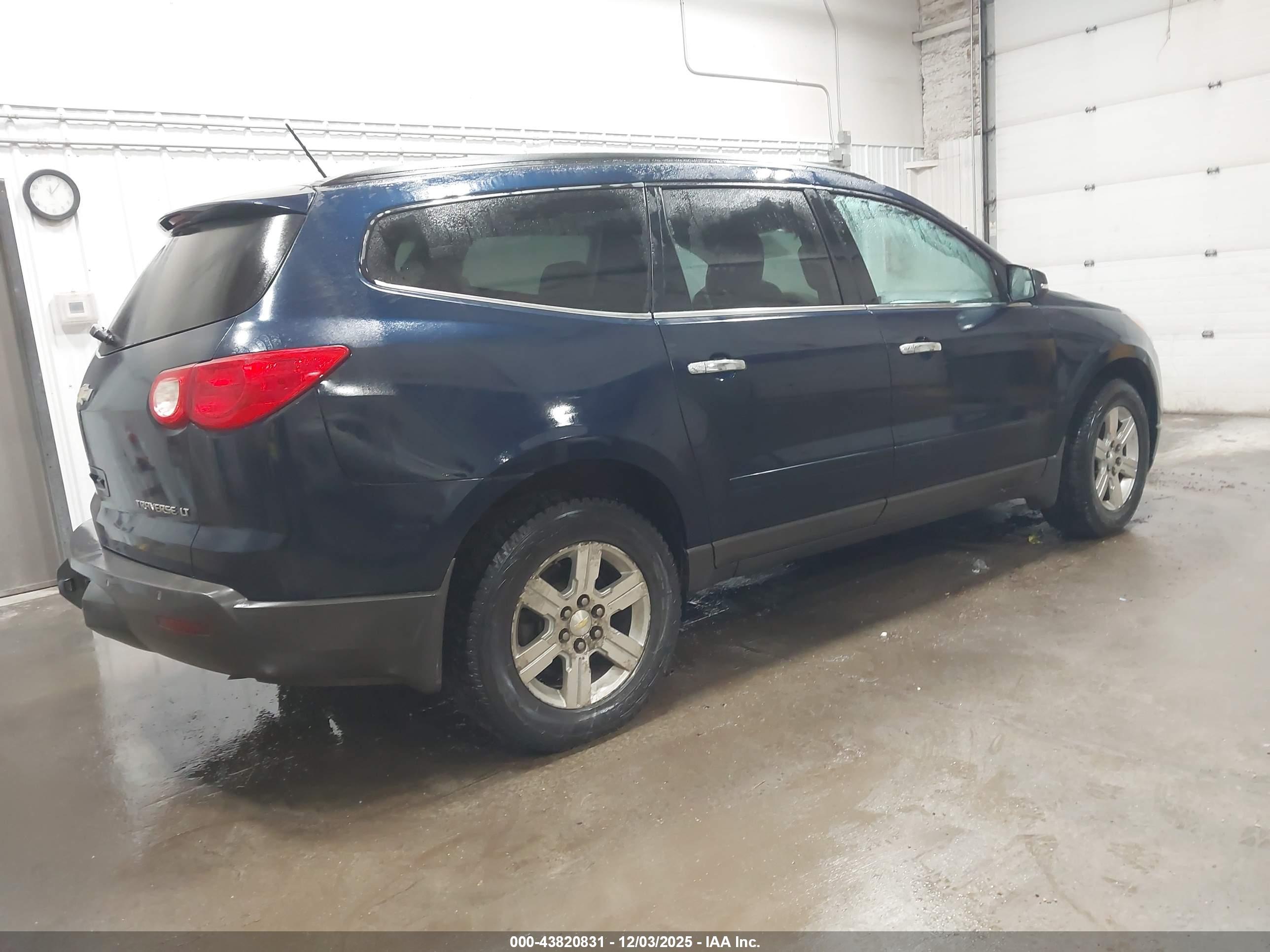 CHEVROLET TRAVERSE image 4