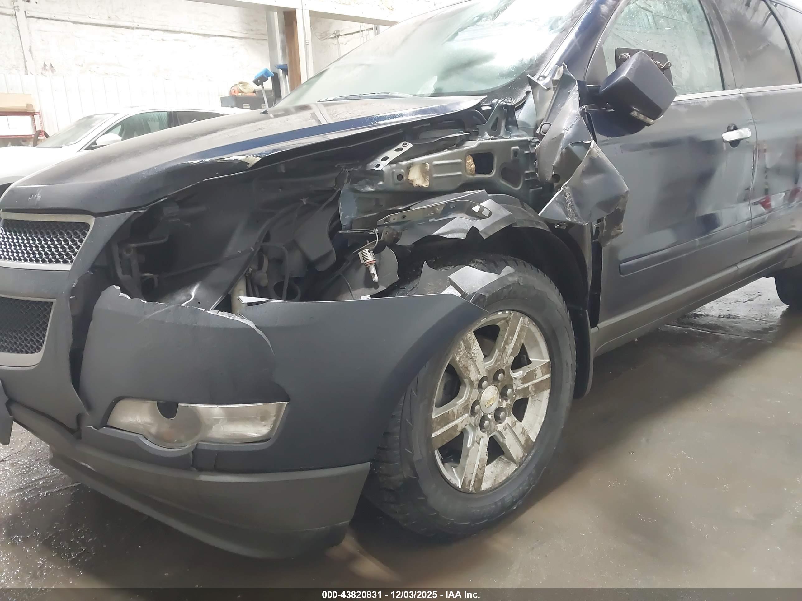 CHEVROLET TRAVERSE image 6