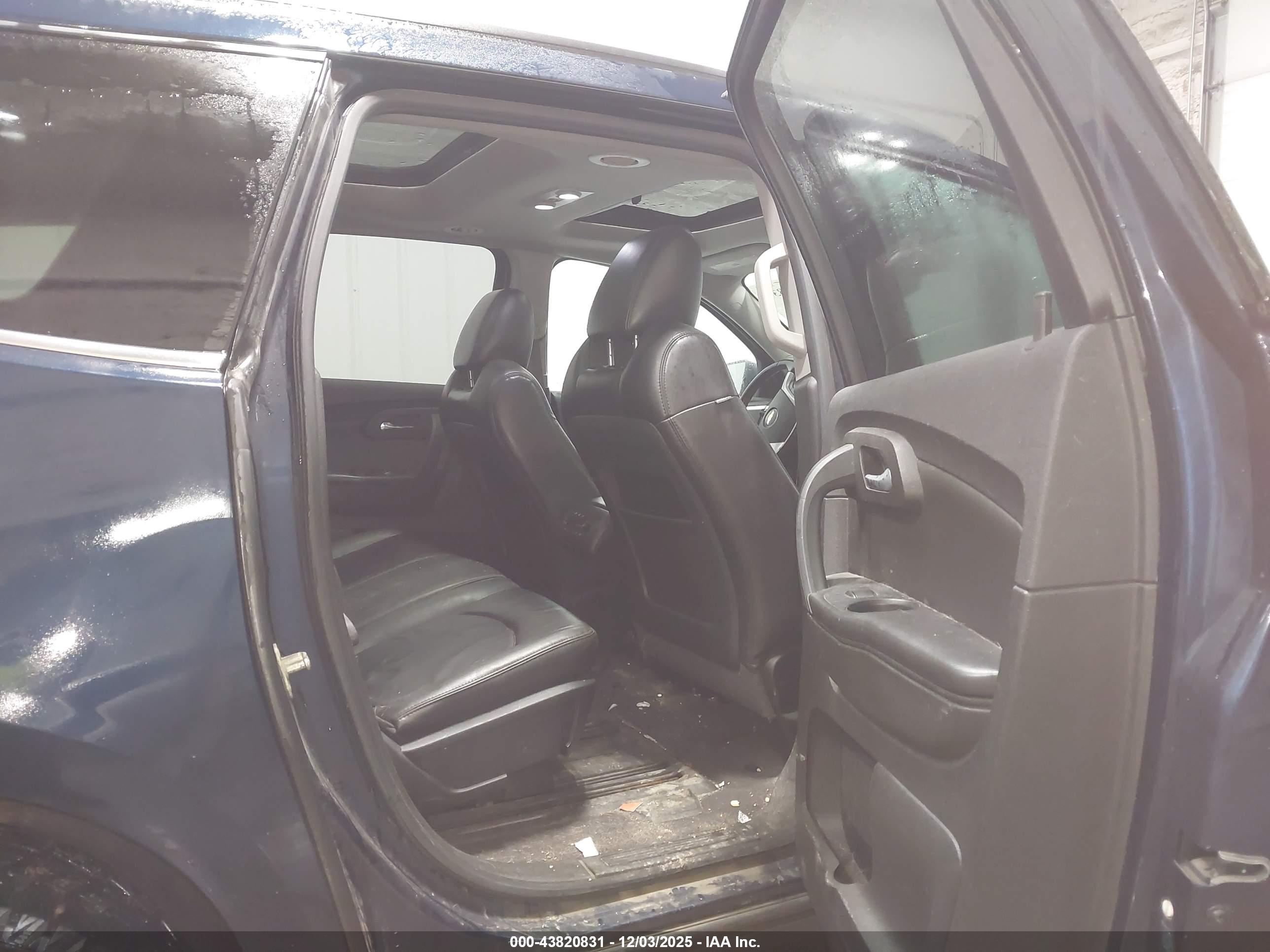 CHEVROLET TRAVERSE image 8