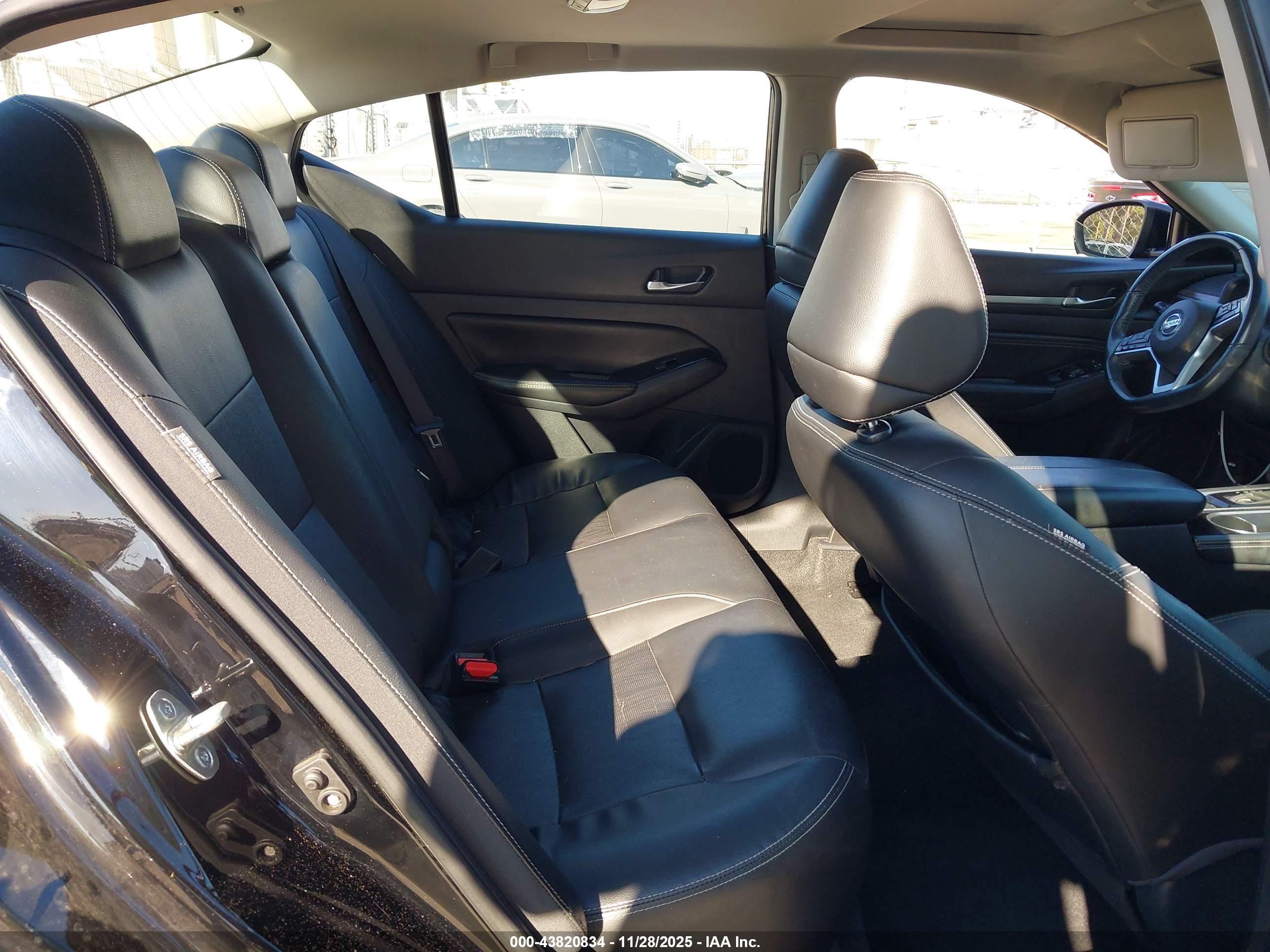 NISSAN ALTIMA image 8