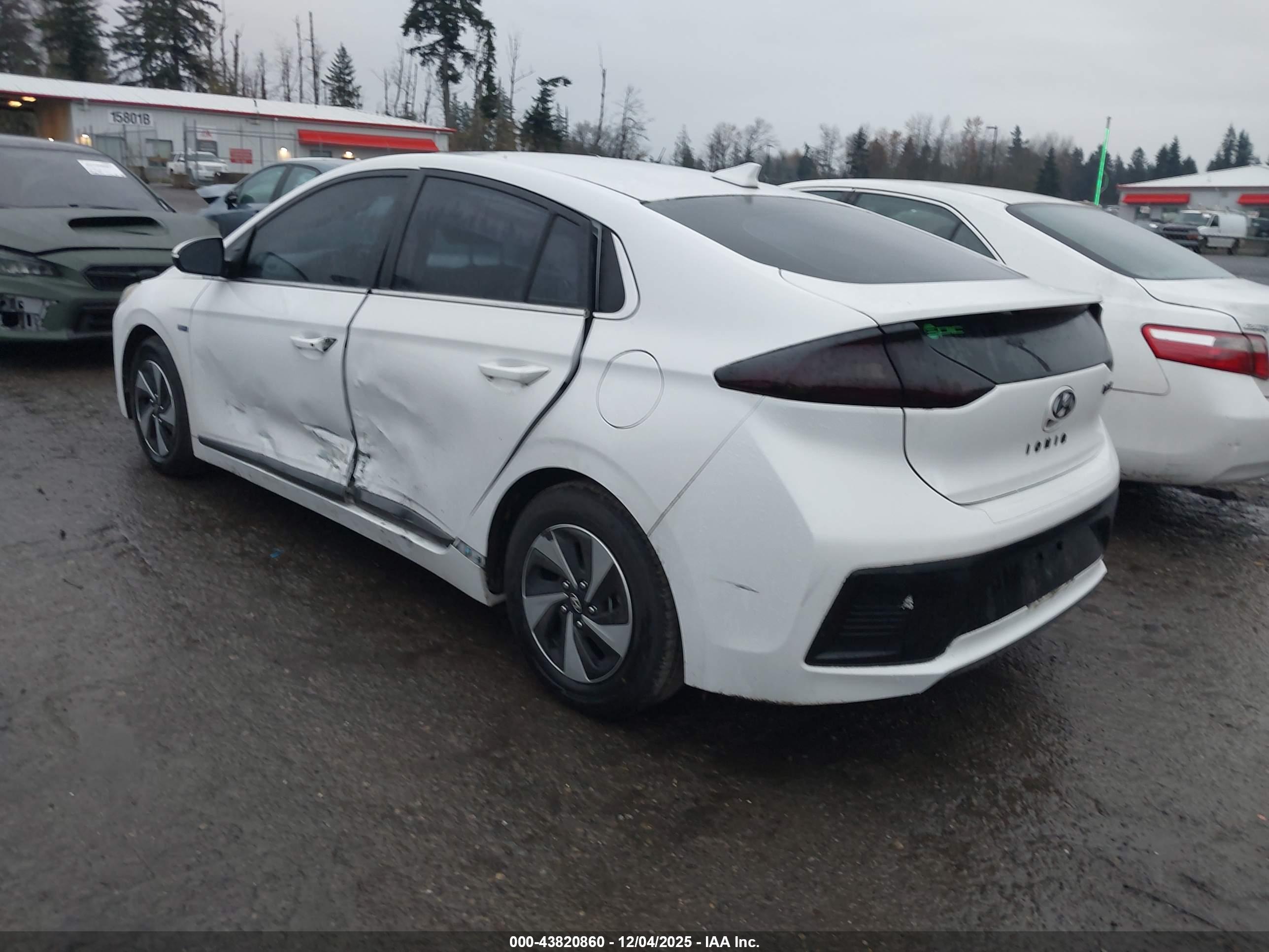 HYUNDAI IONIQ image 3
