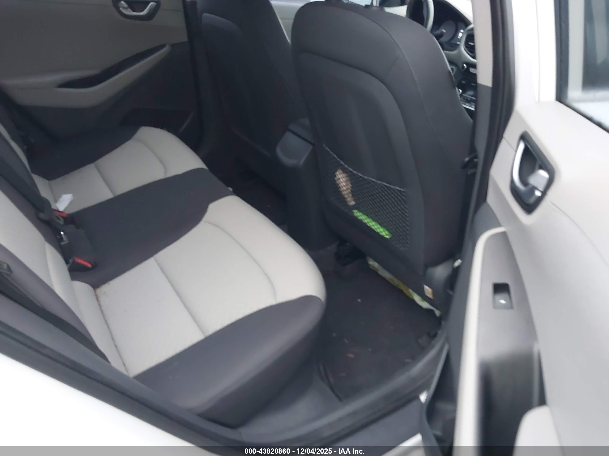 HYUNDAI IONIQ image 8