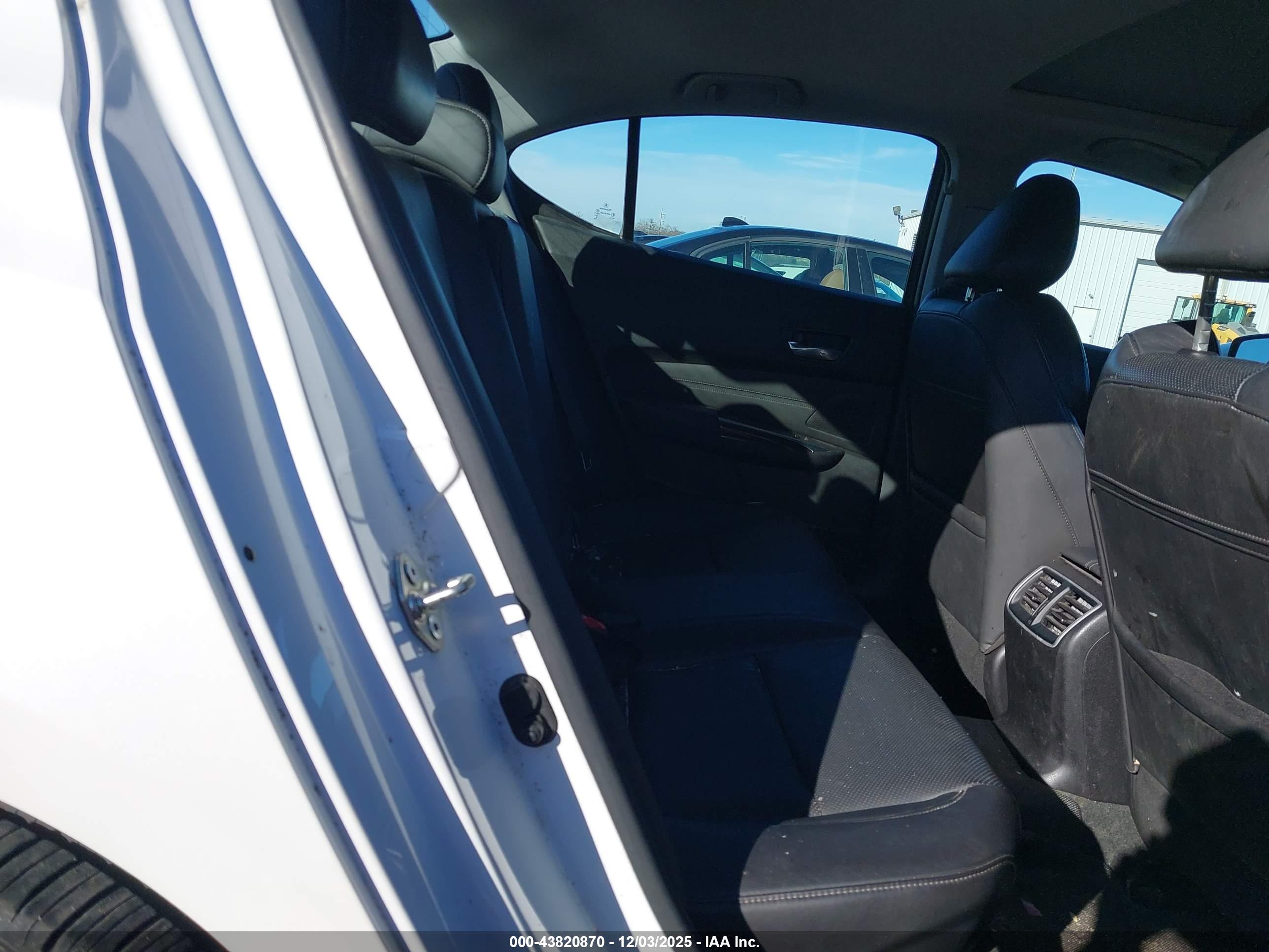 ACURA TLX image 8