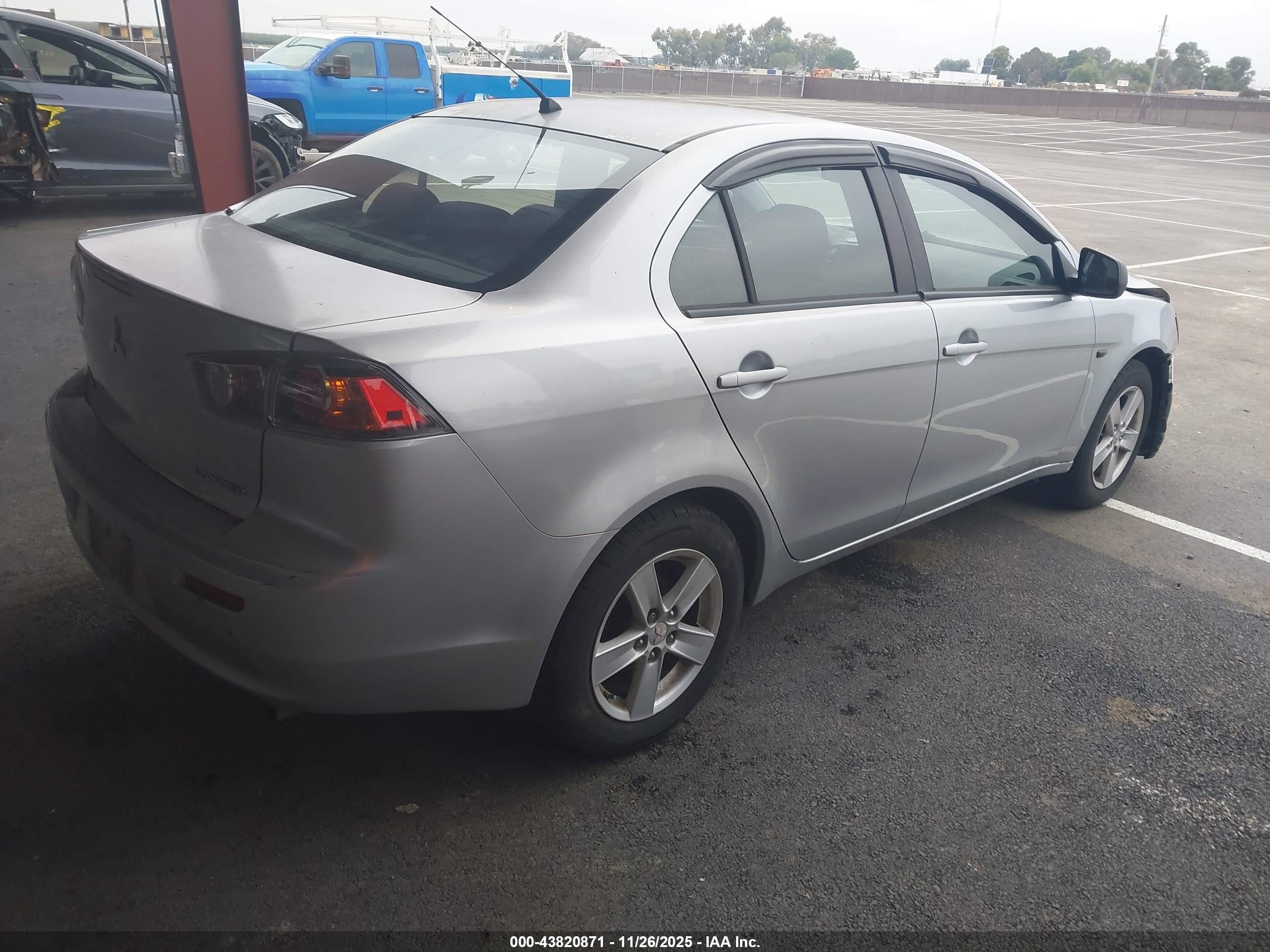 MITSUBISHI LANCER image 4