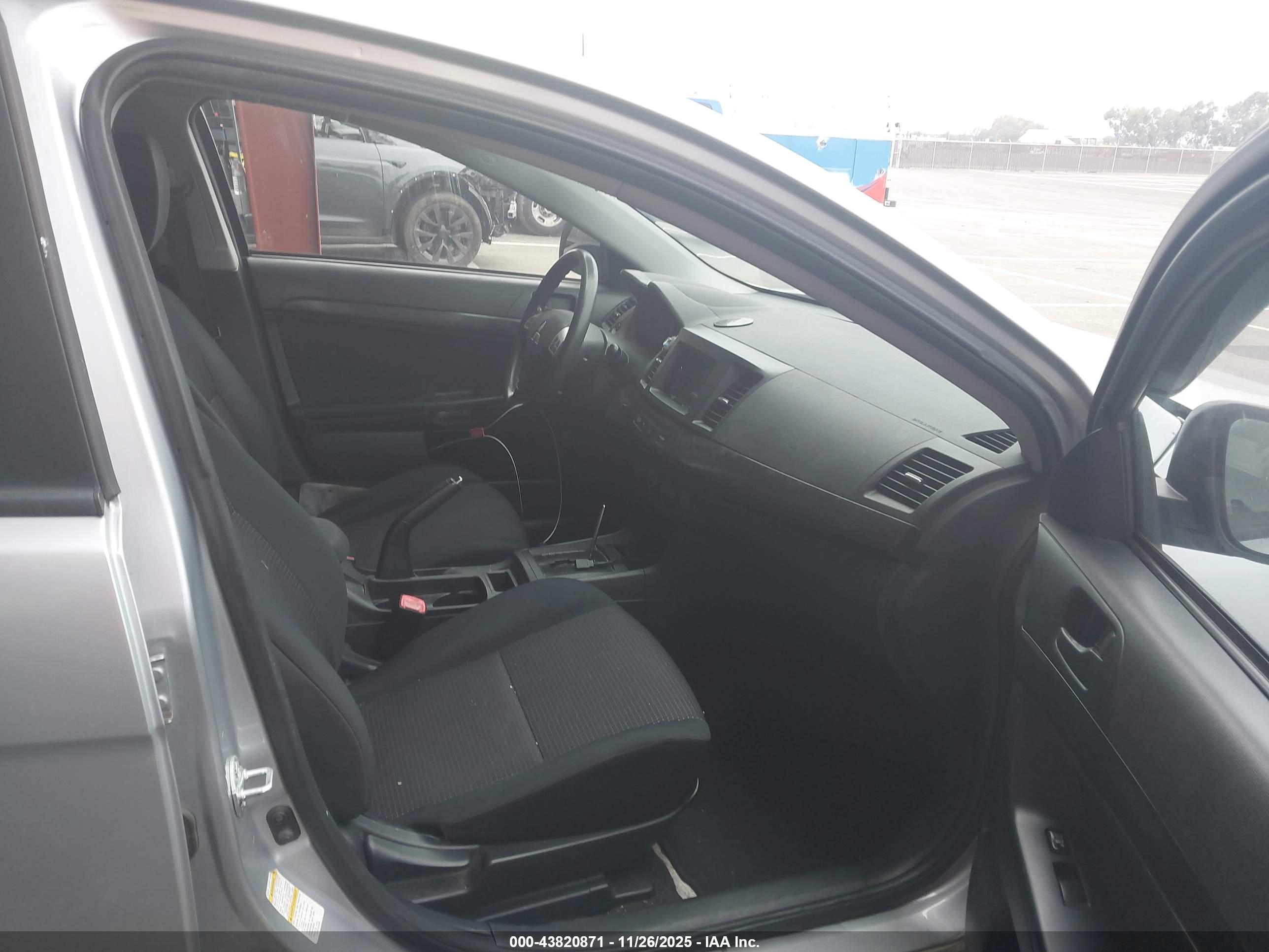 MITSUBISHI LANCER image 5