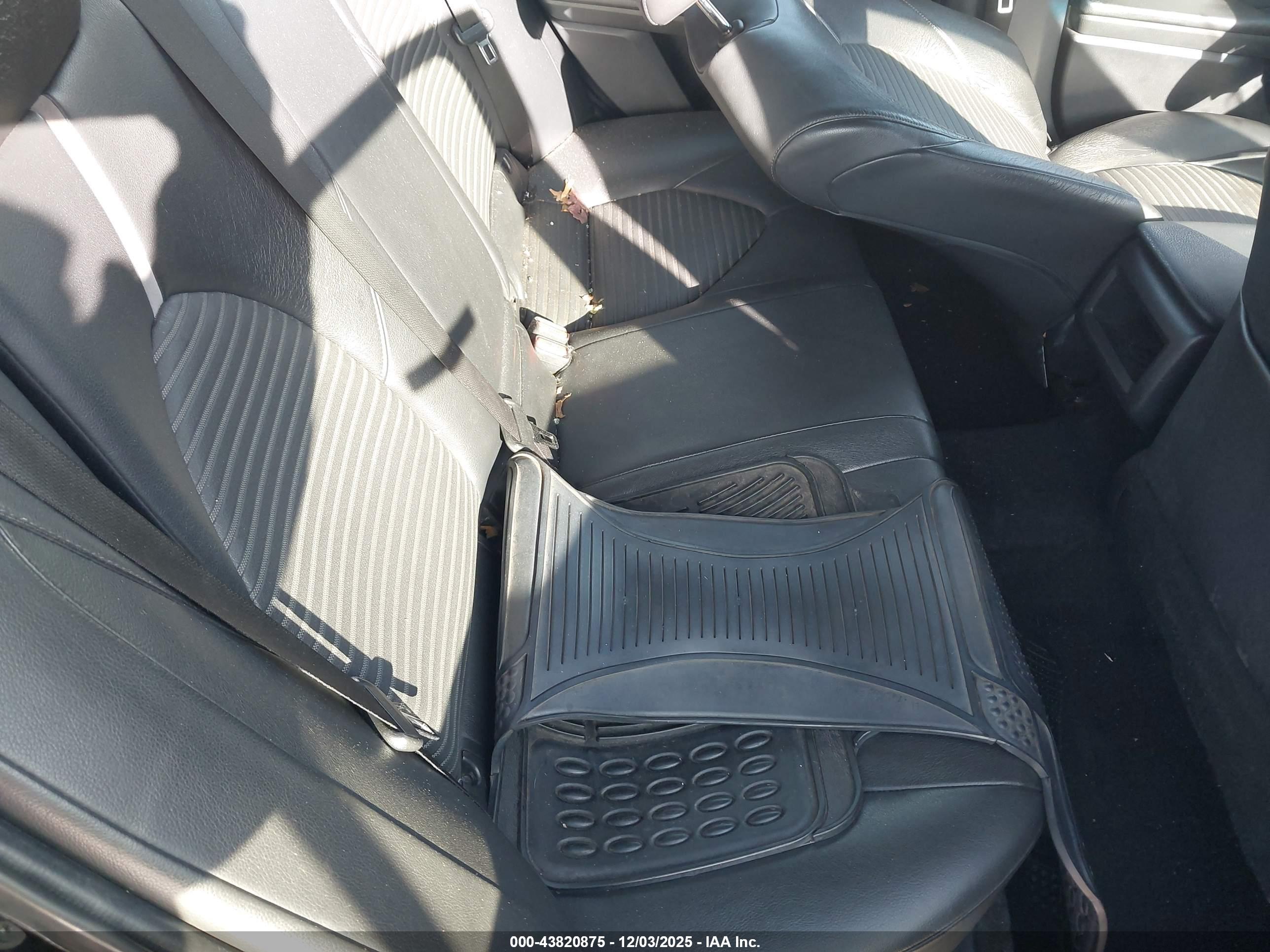 TOYOTA CAMRY image 8