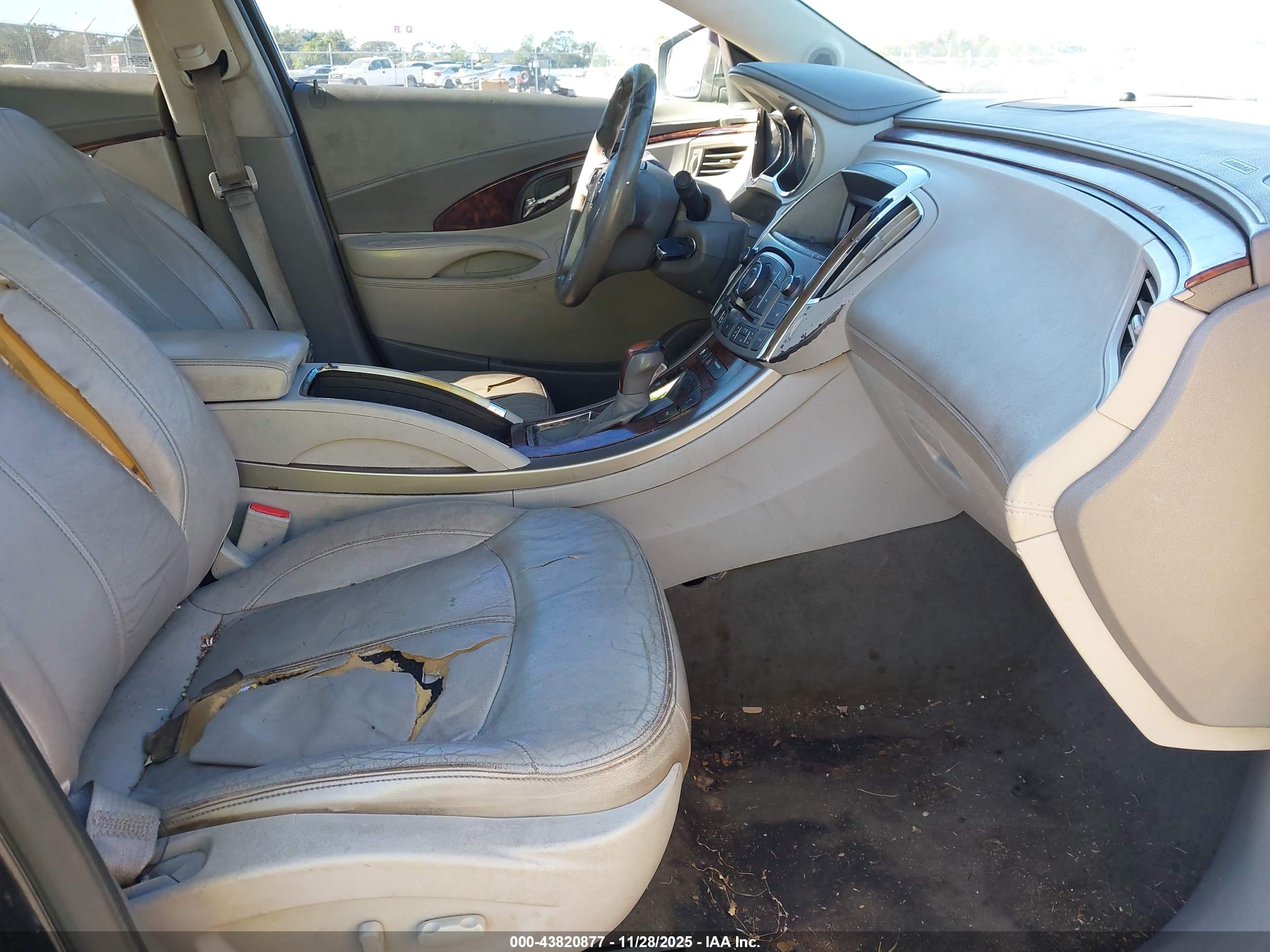 BUICK LACROSSE image 5