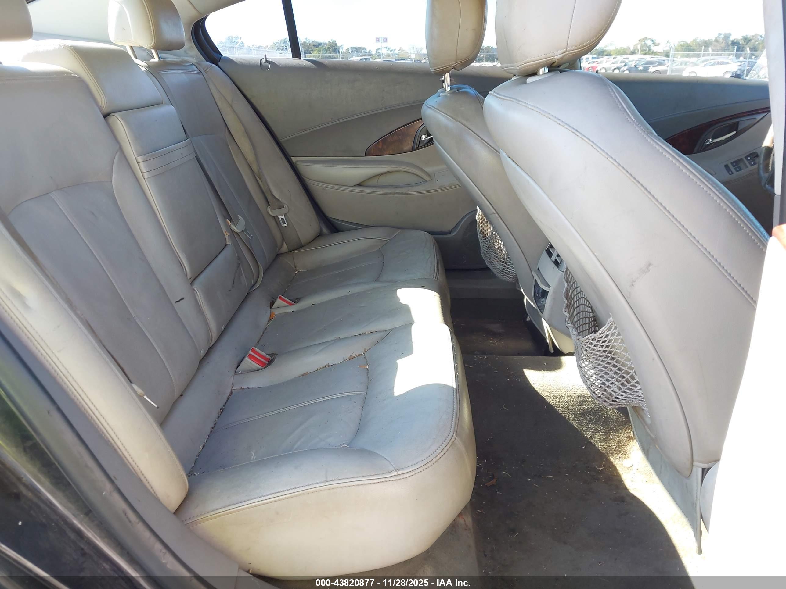 BUICK LACROSSE image 8