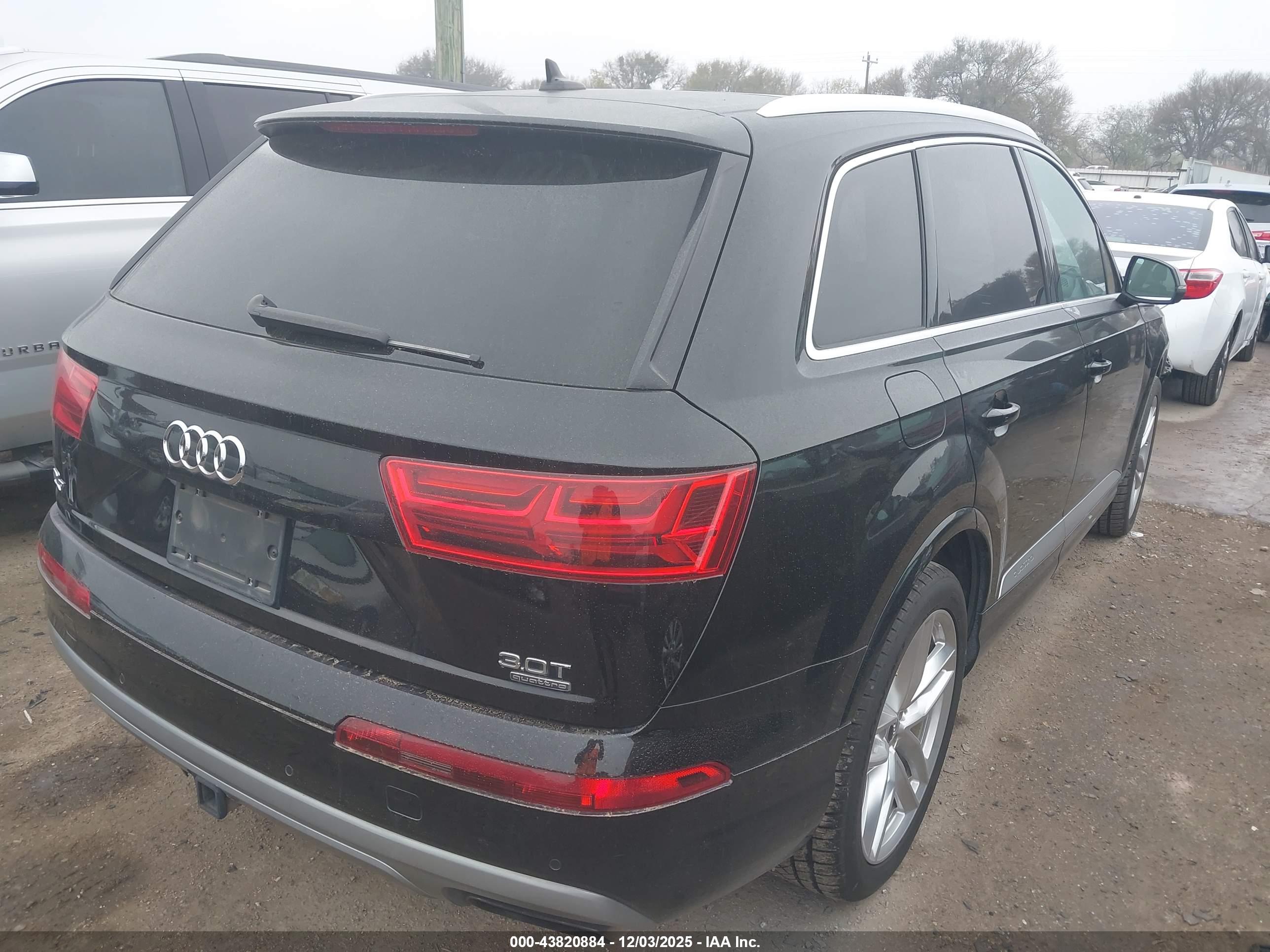 AUDI Q7 image 4