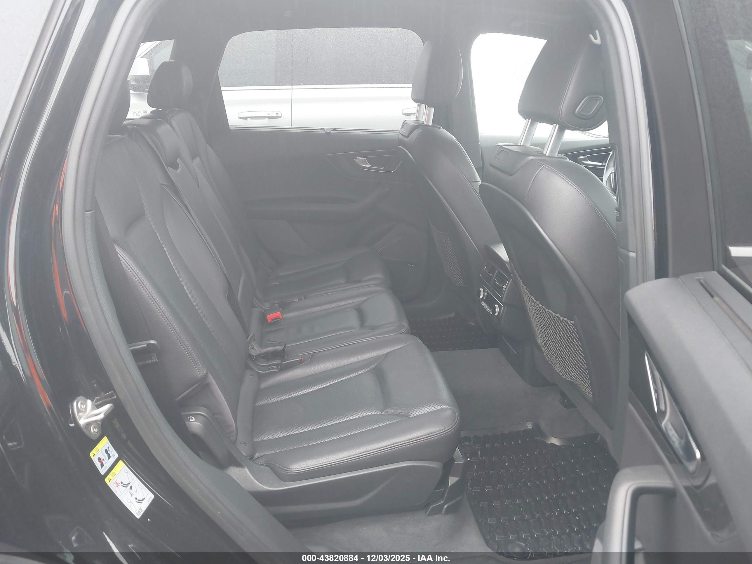 AUDI Q7 image 8