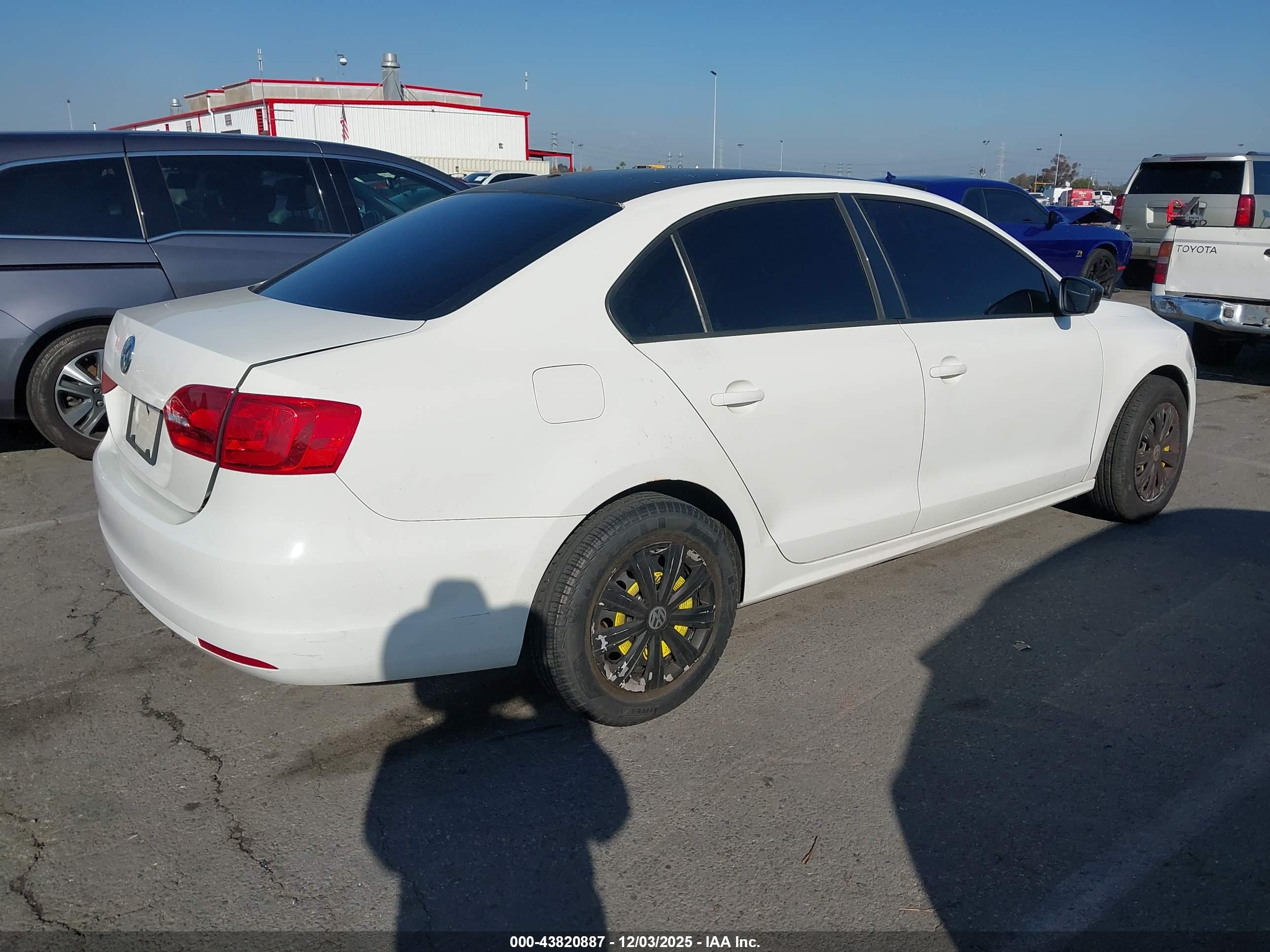 VOLKSWAGEN JETTA image 4