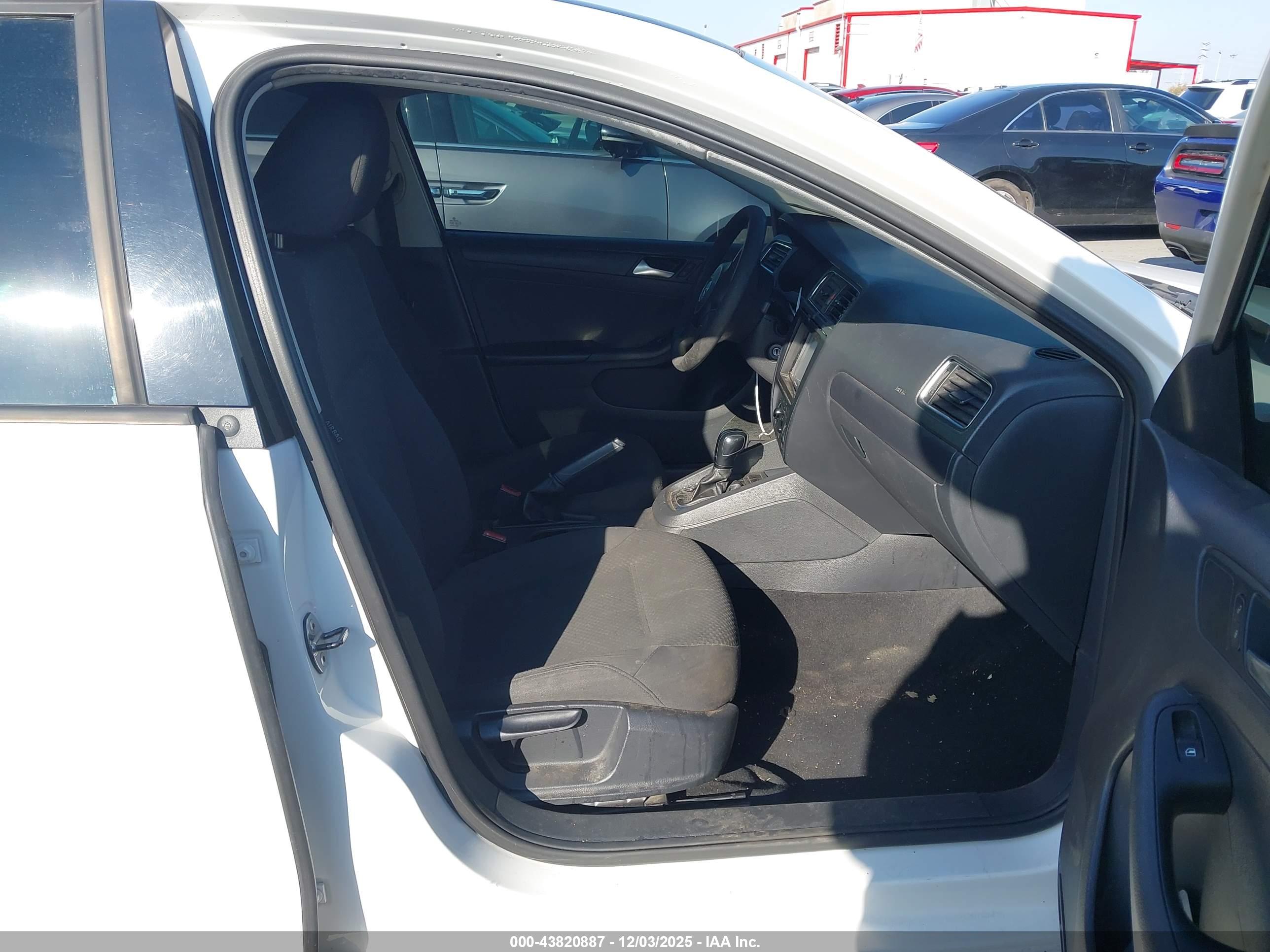 VOLKSWAGEN JETTA image 5