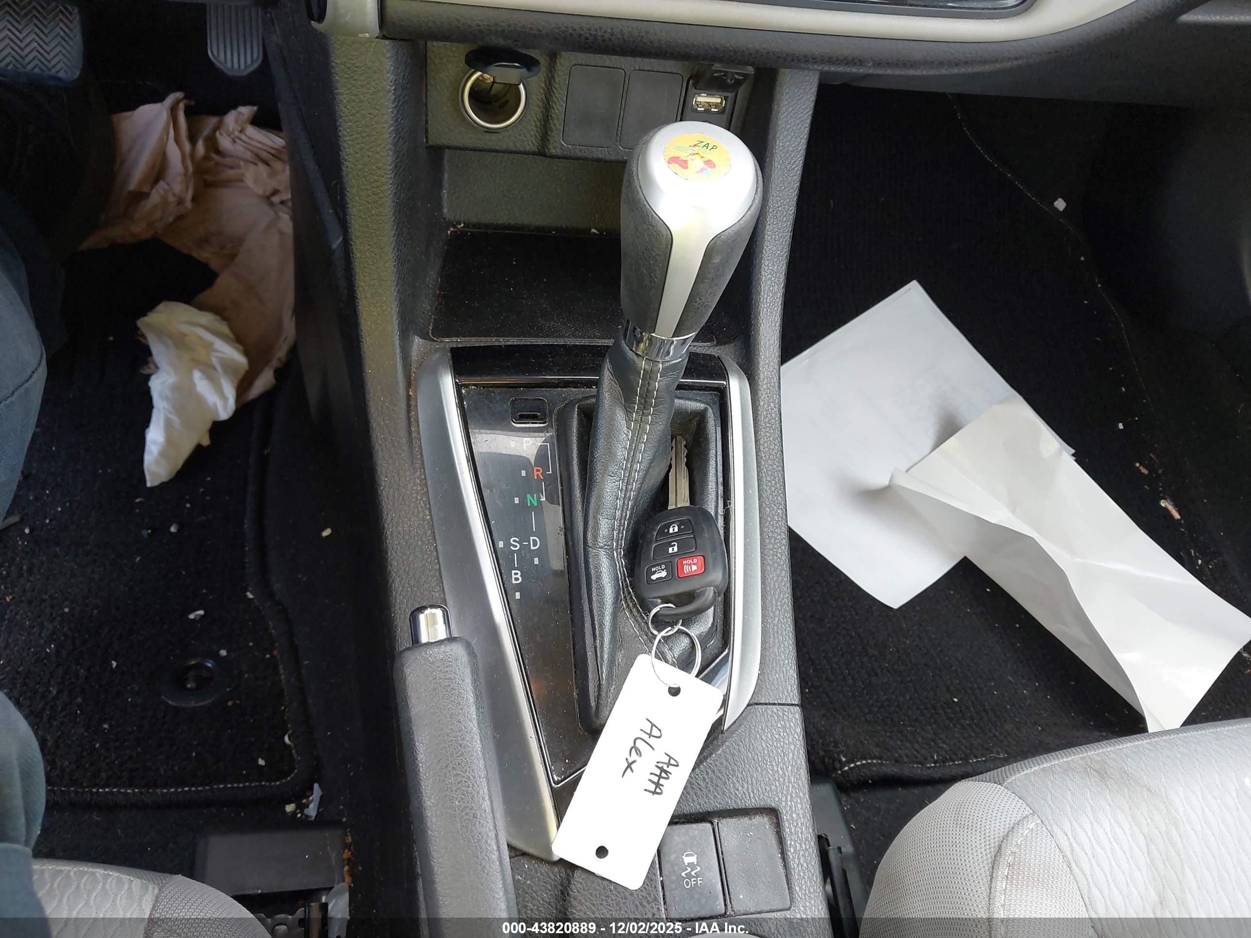 TOYOTA COROLLA image 11