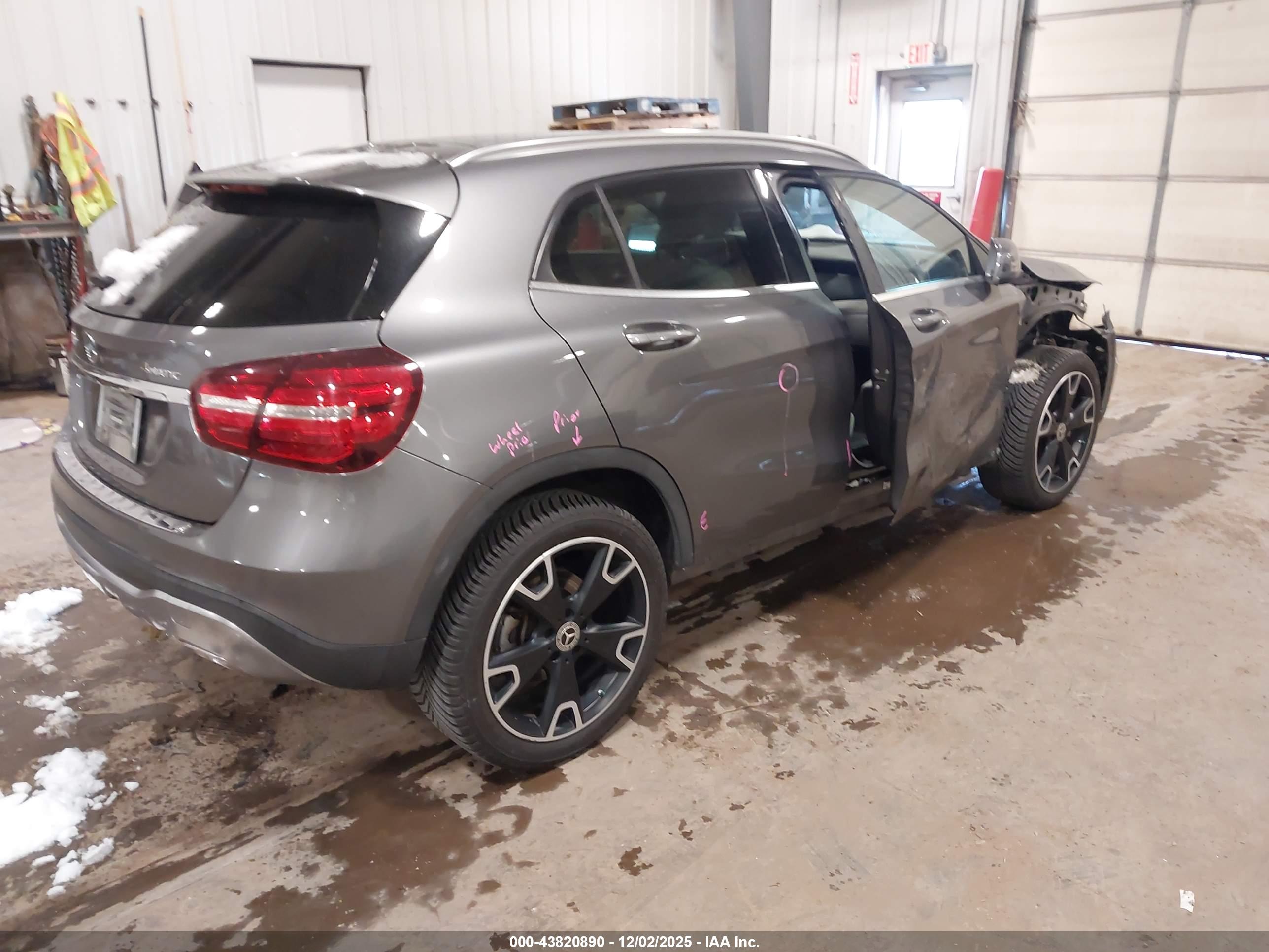 MERCEDES-BENZ GLA image 4
