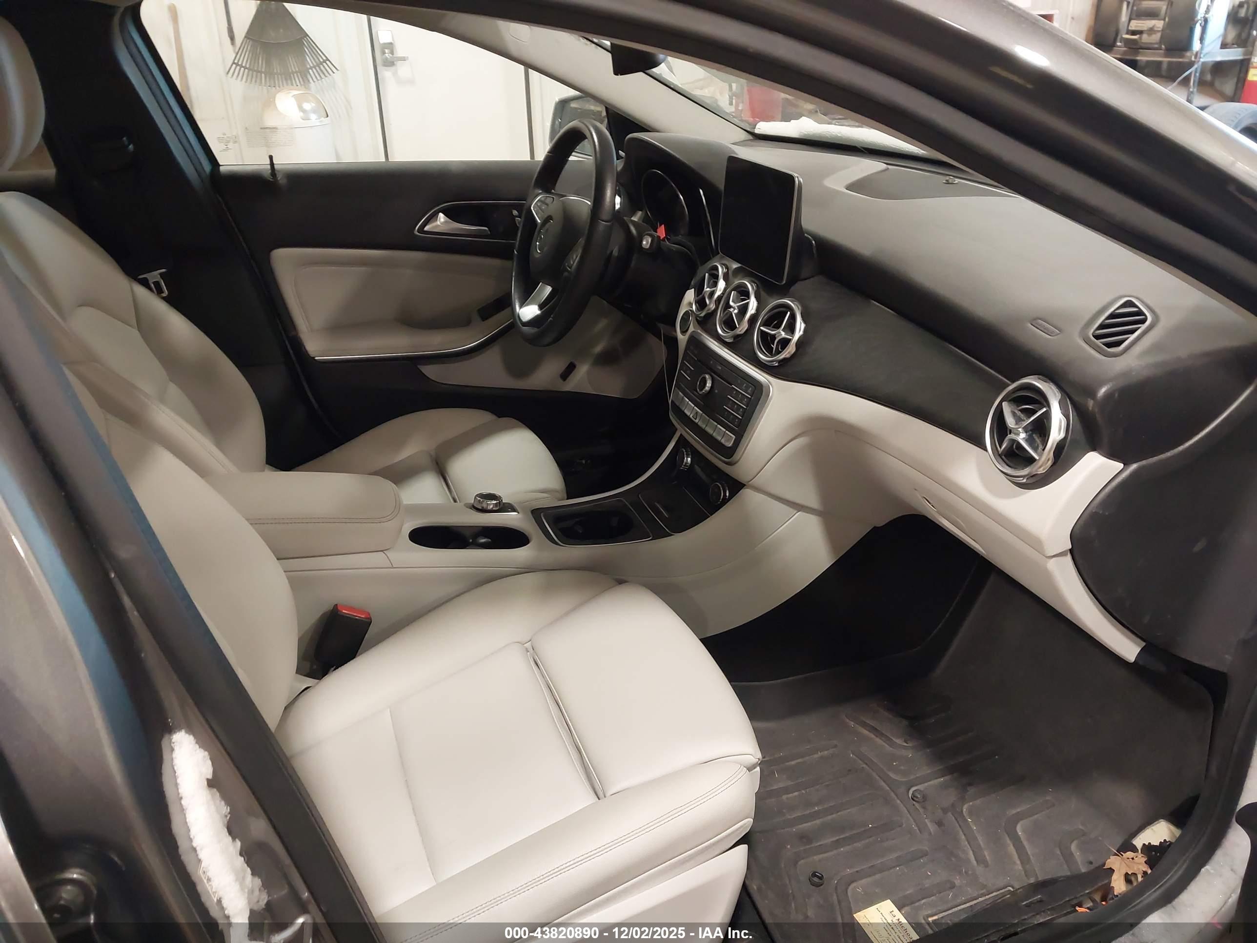 MERCEDES-BENZ GLA image 5