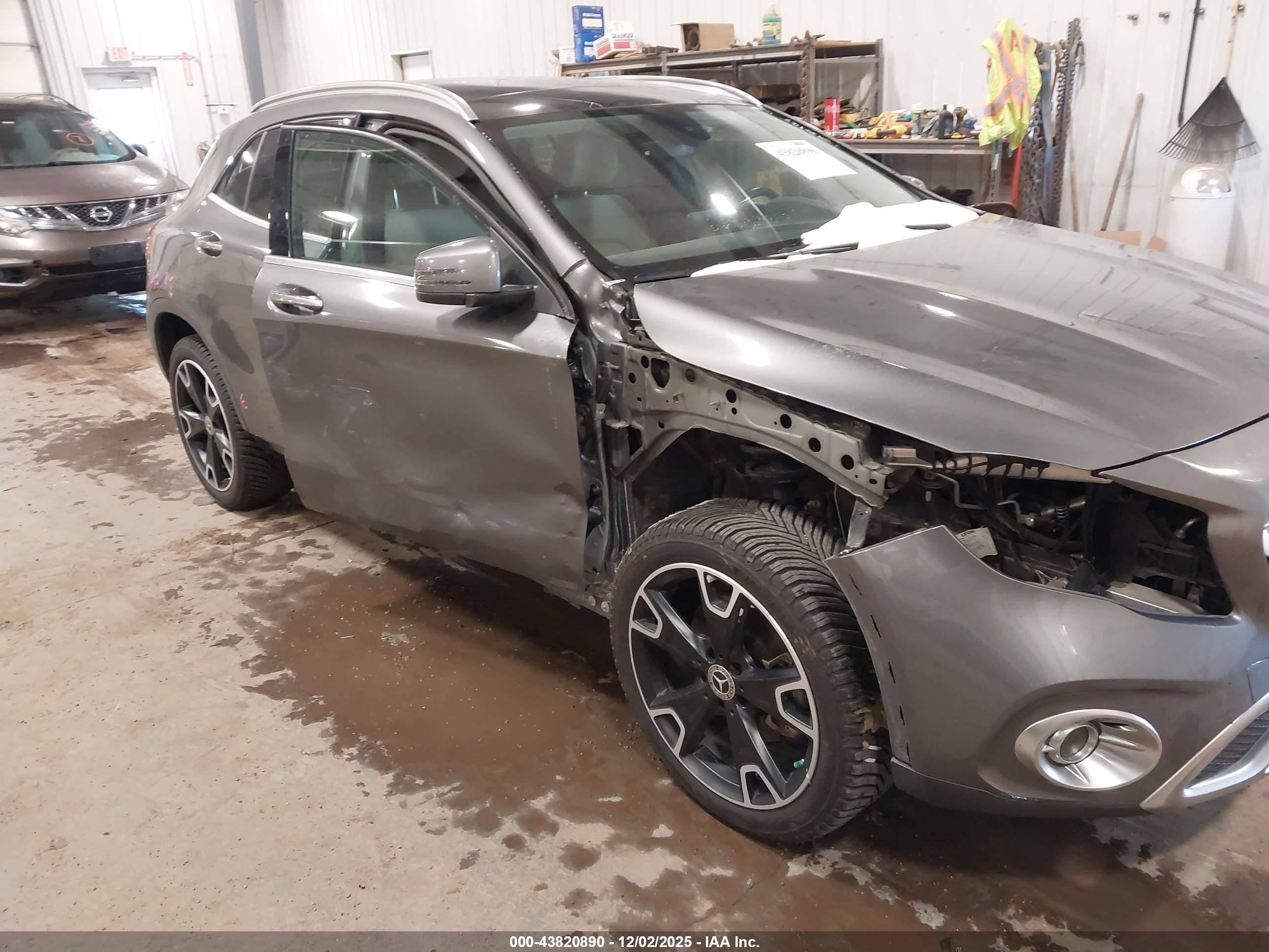 MERCEDES-BENZ GLA image 6