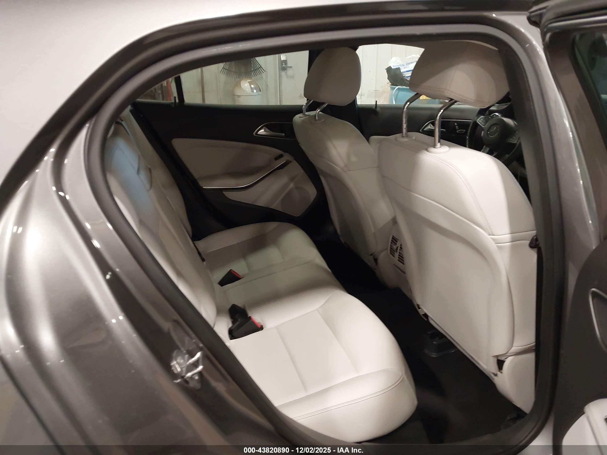MERCEDES-BENZ GLA image 8