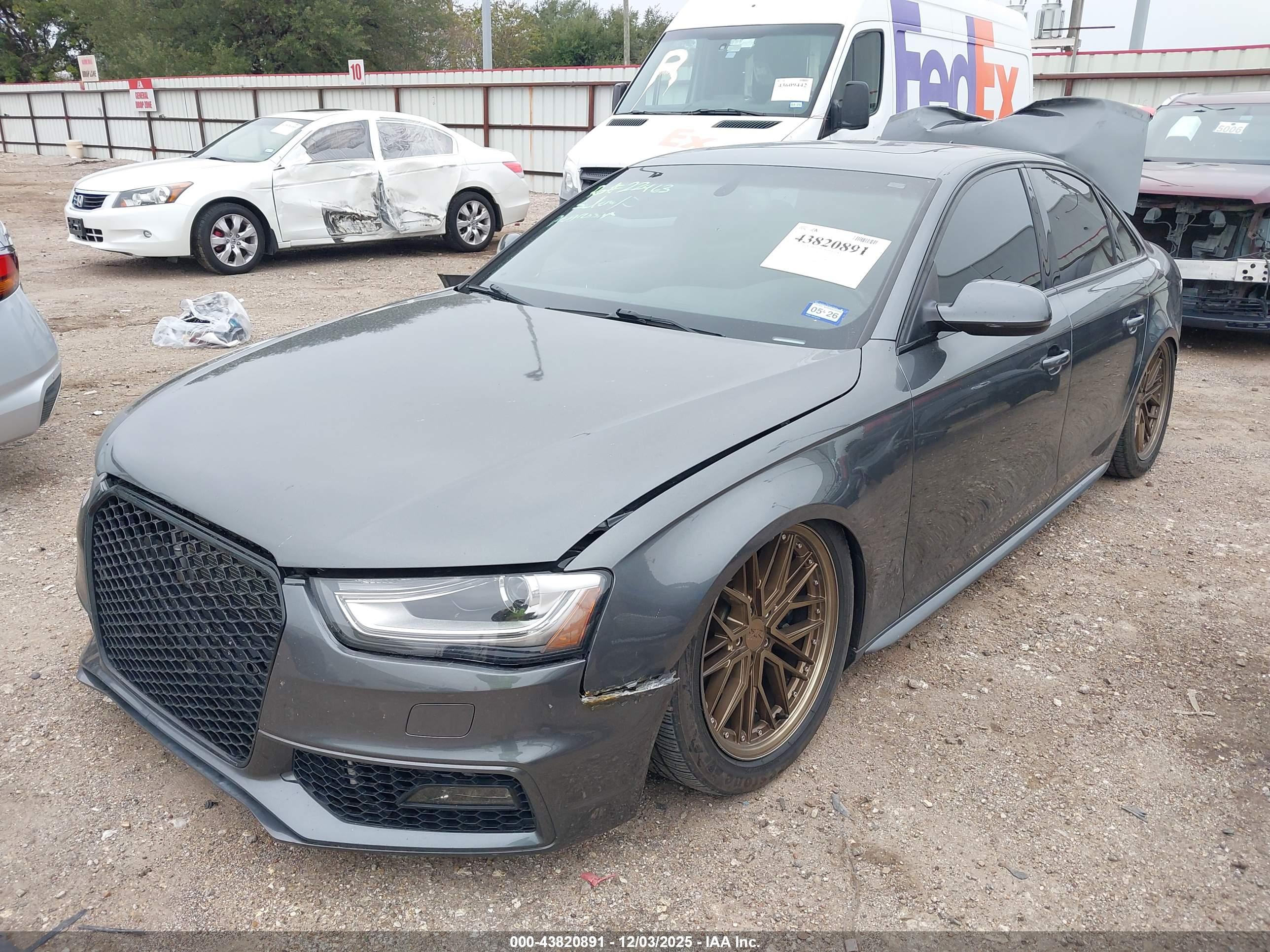 AUDI S4 image 2