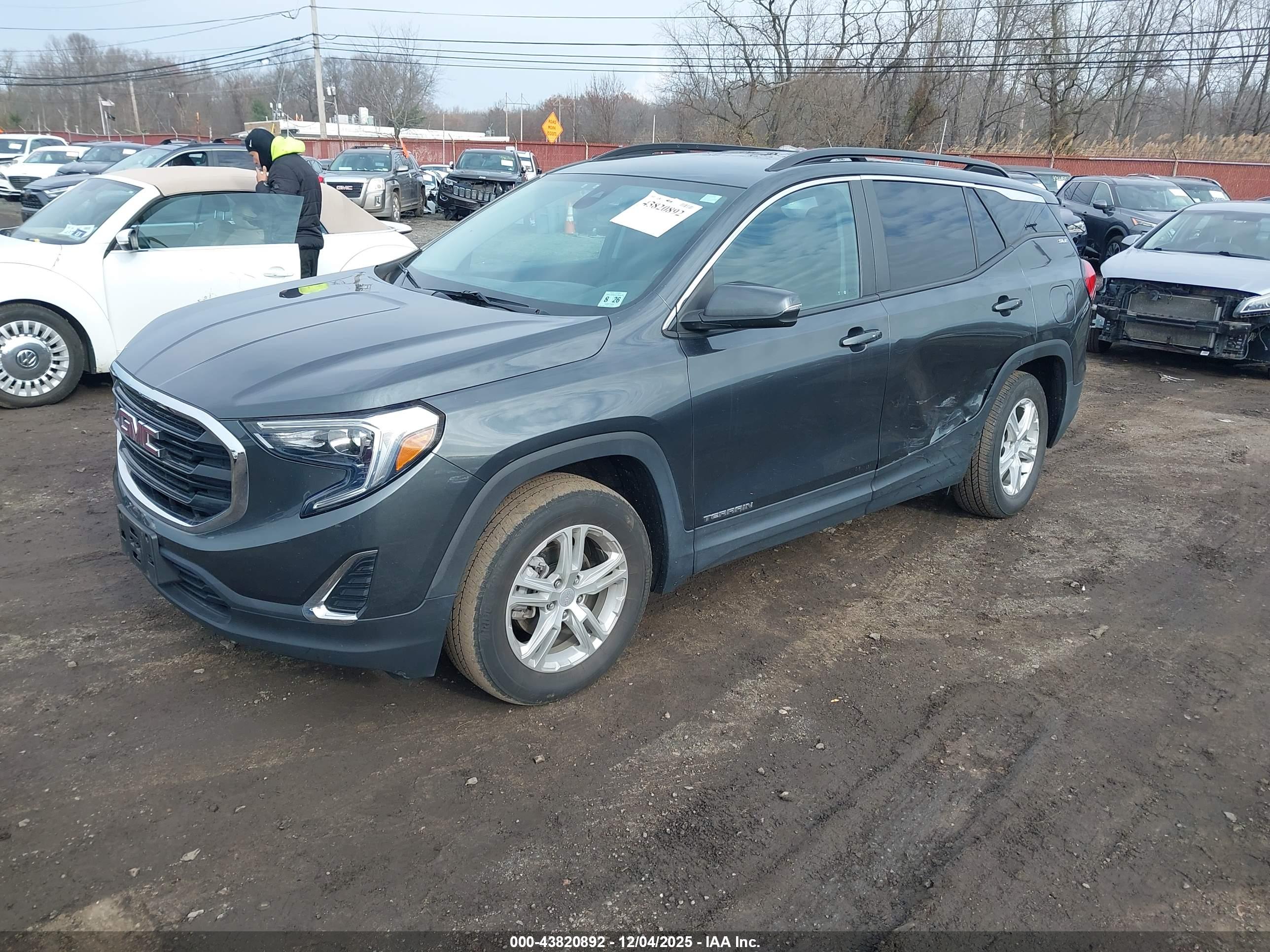 GMC TERRAIN image 2
