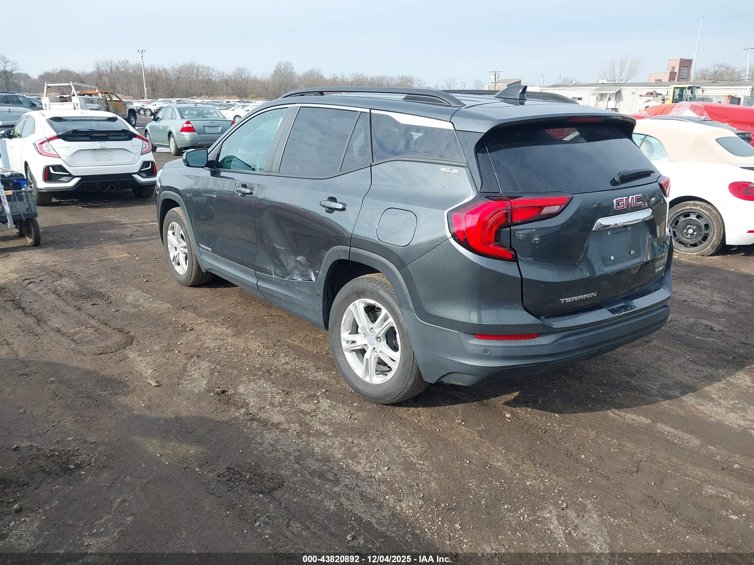 GMC TERRAIN image 3