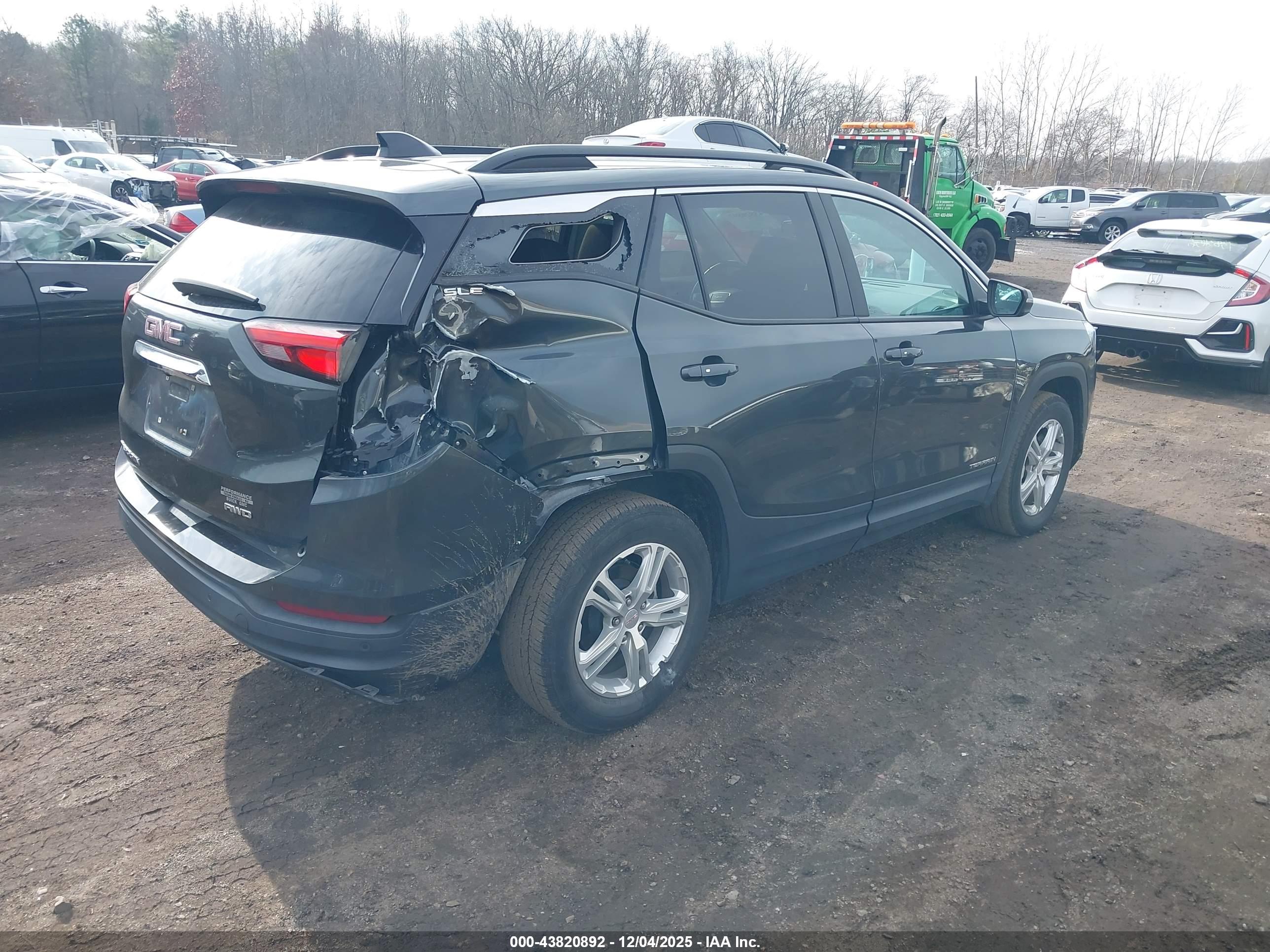 GMC TERRAIN image 4
