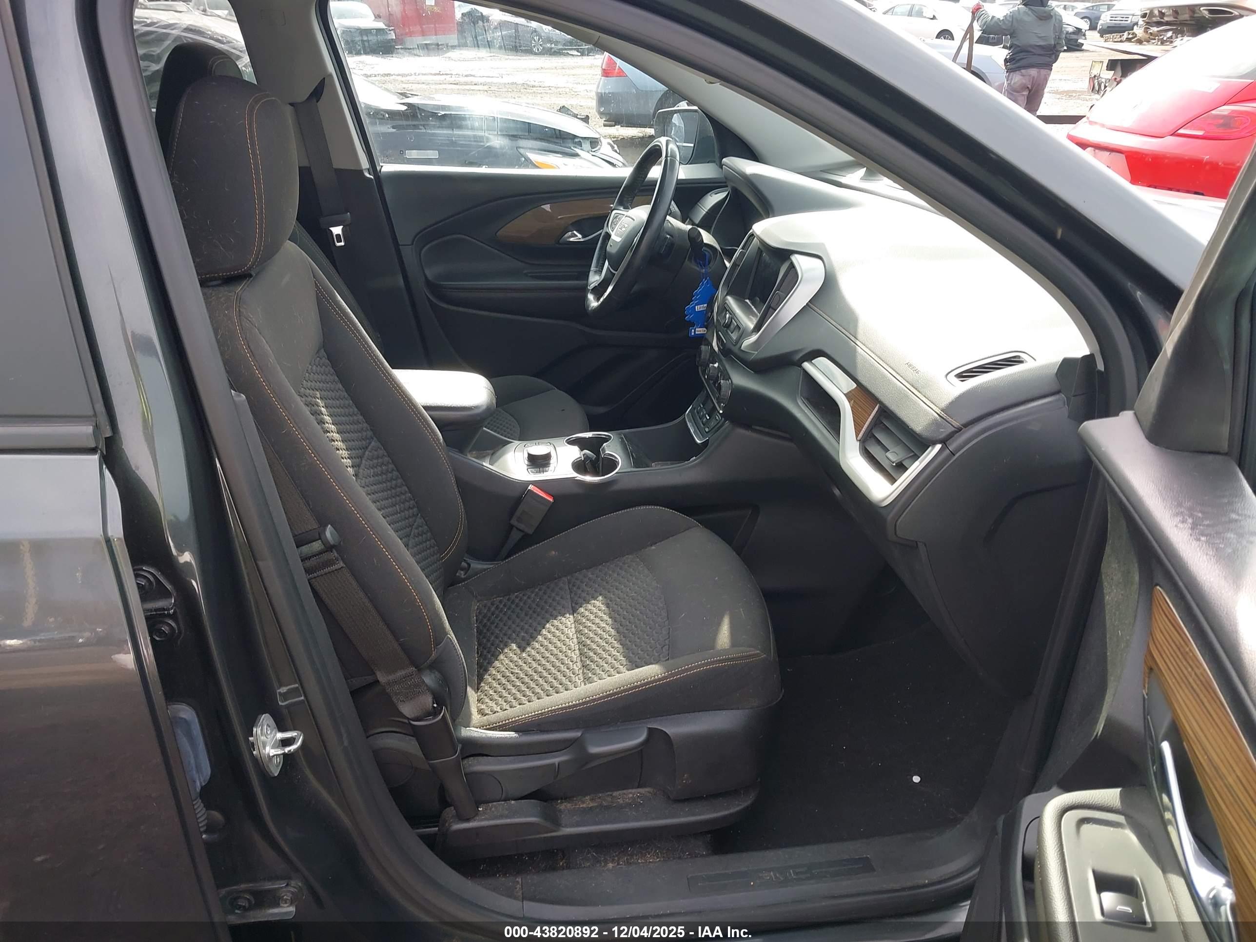 GMC TERRAIN image 5