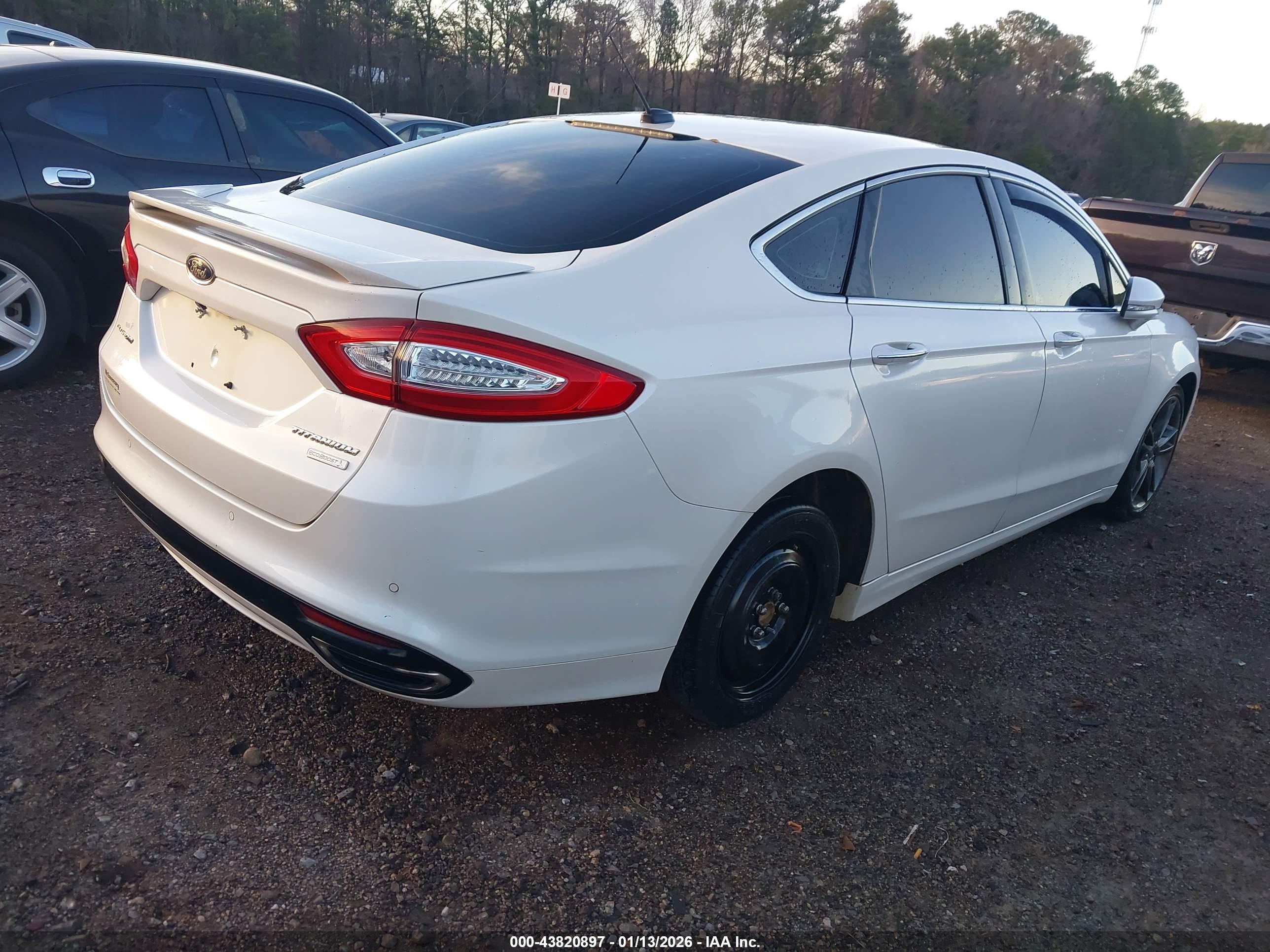FORD FUSION image 4