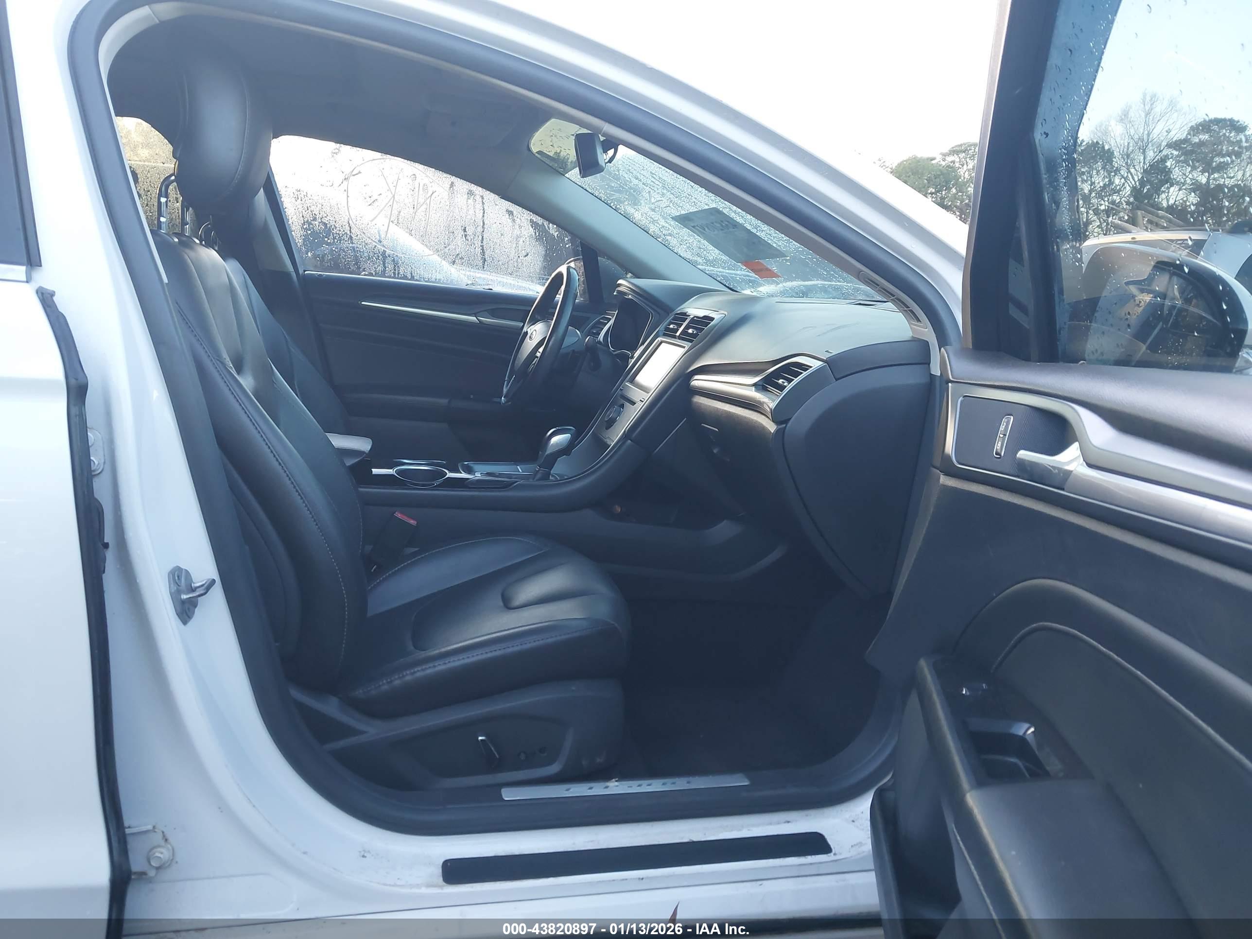 FORD FUSION image 5