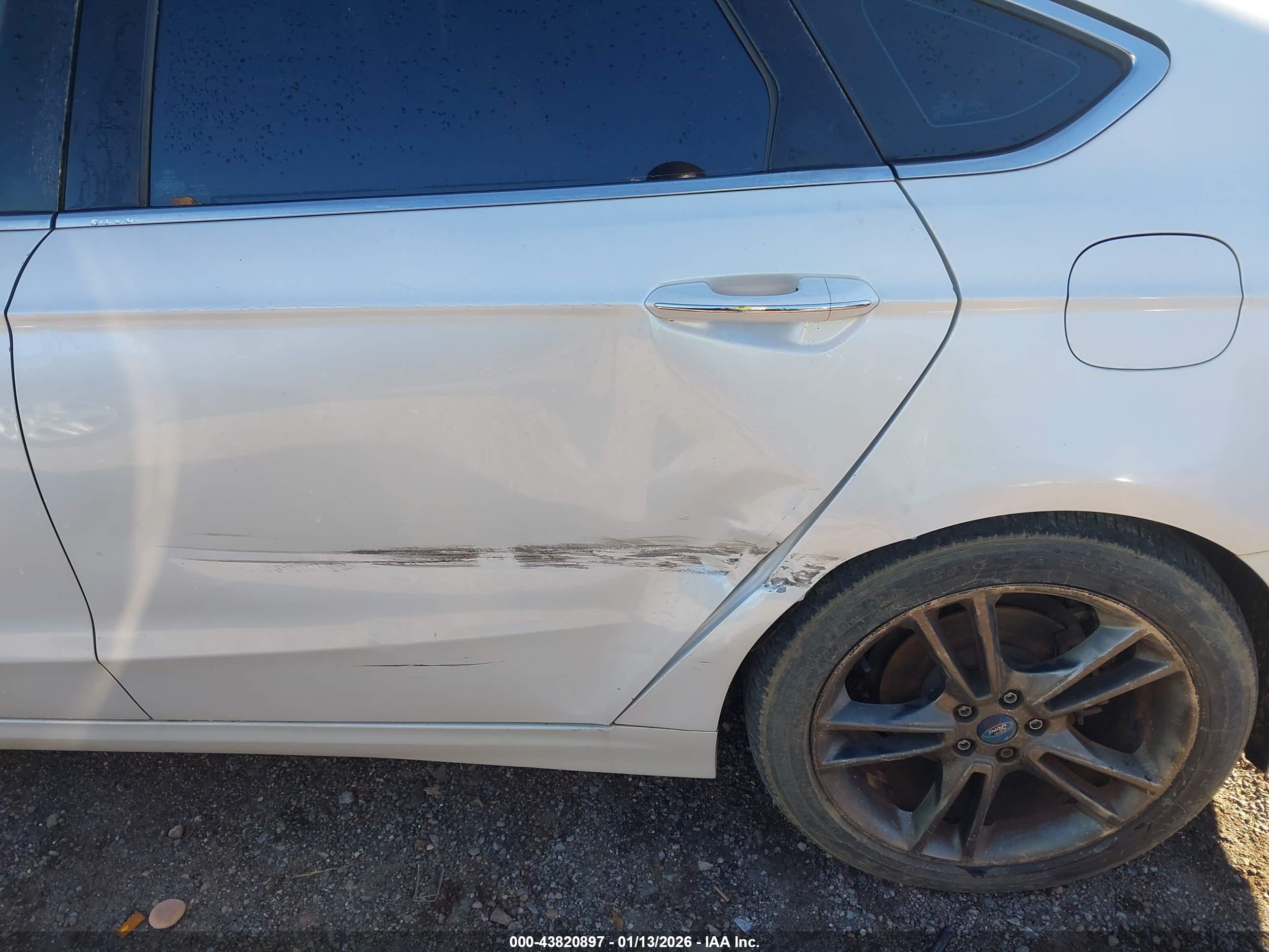 FORD FUSION image 6