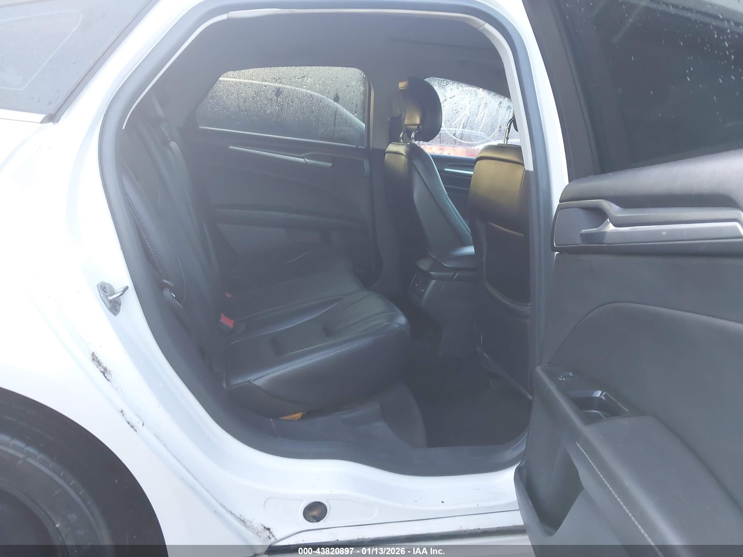 FORD FUSION image 8