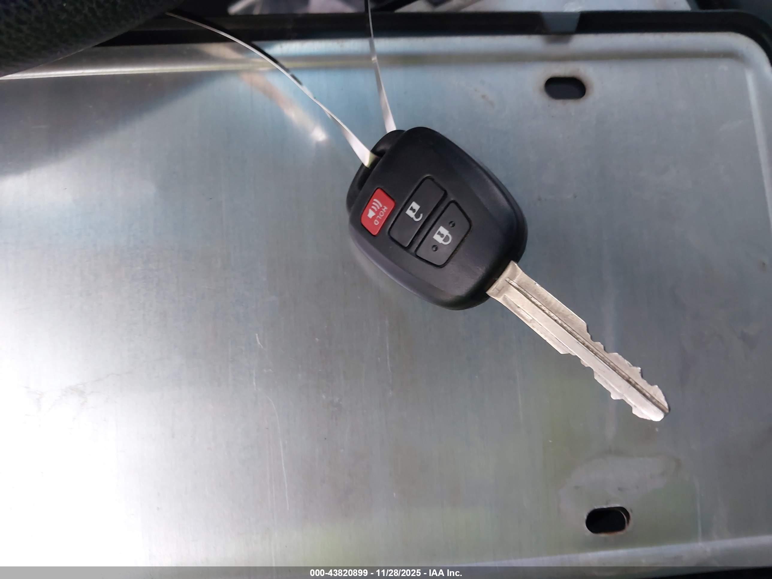 TOYOTA RAV4 image 11