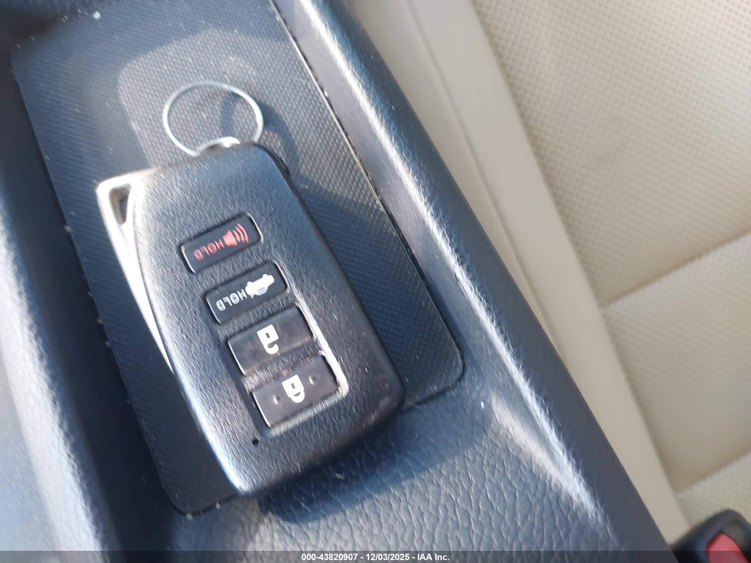 LEXUS IS image 11