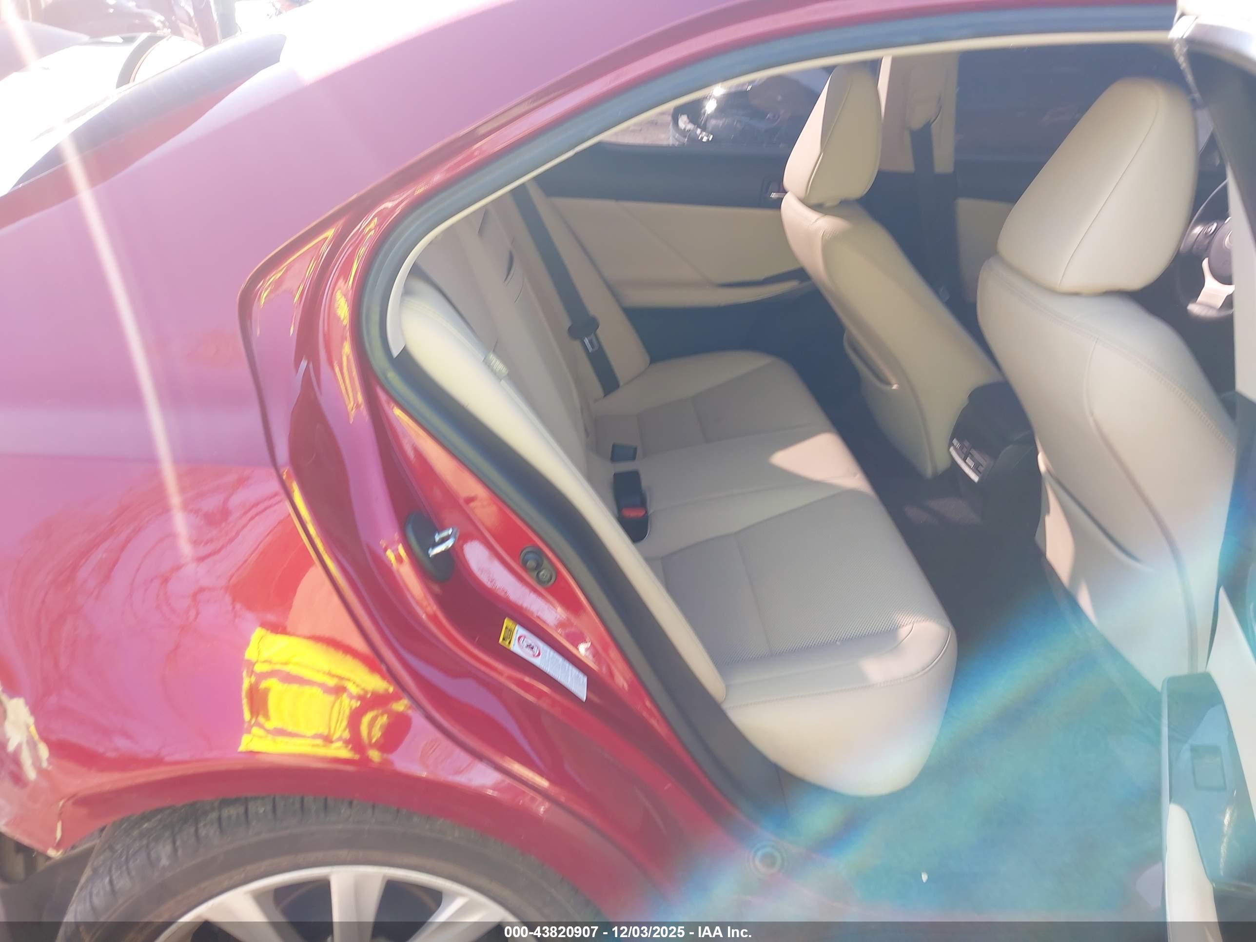 LEXUS IS image 8
