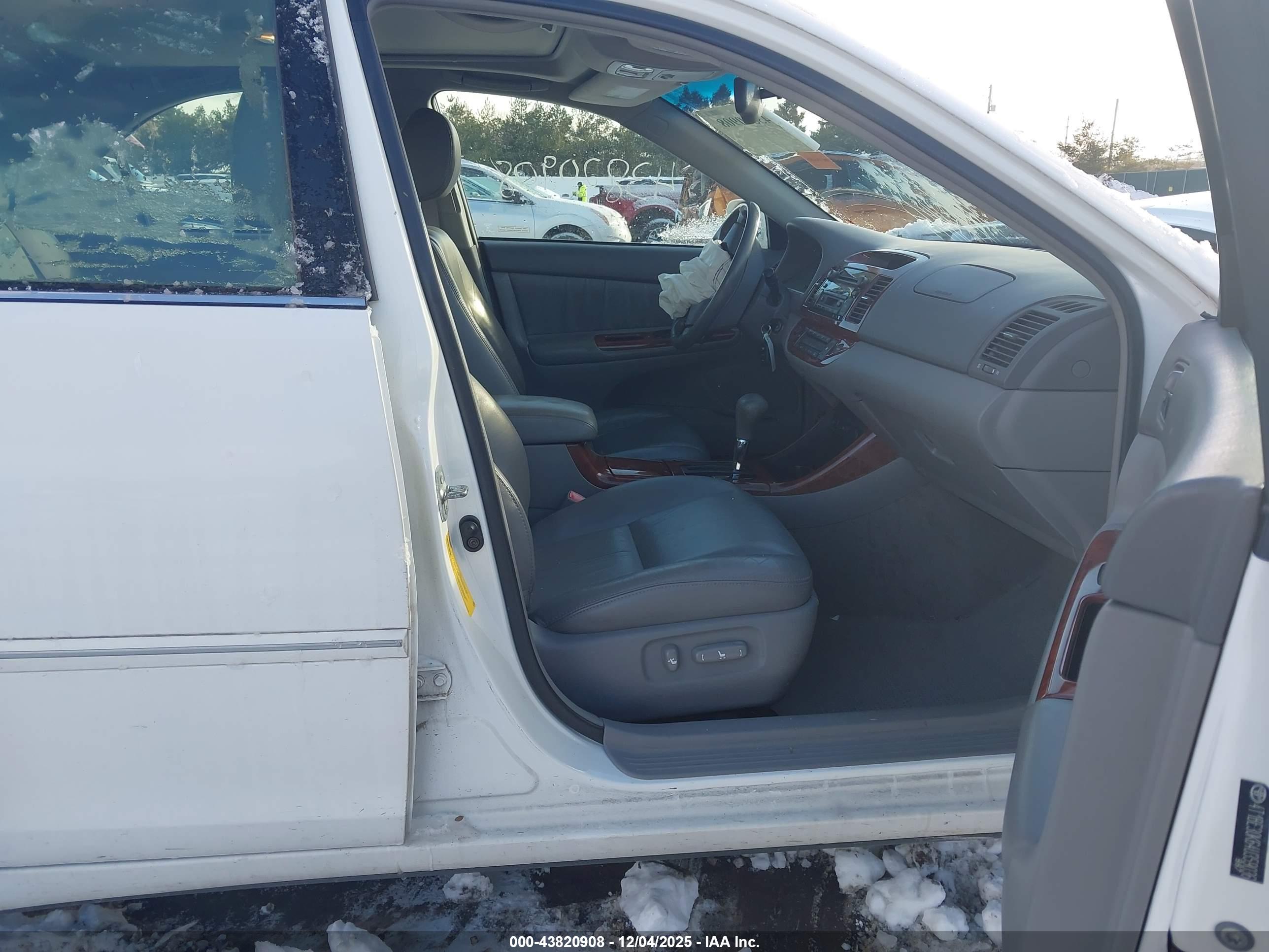 TOYOTA CAMRY image 5