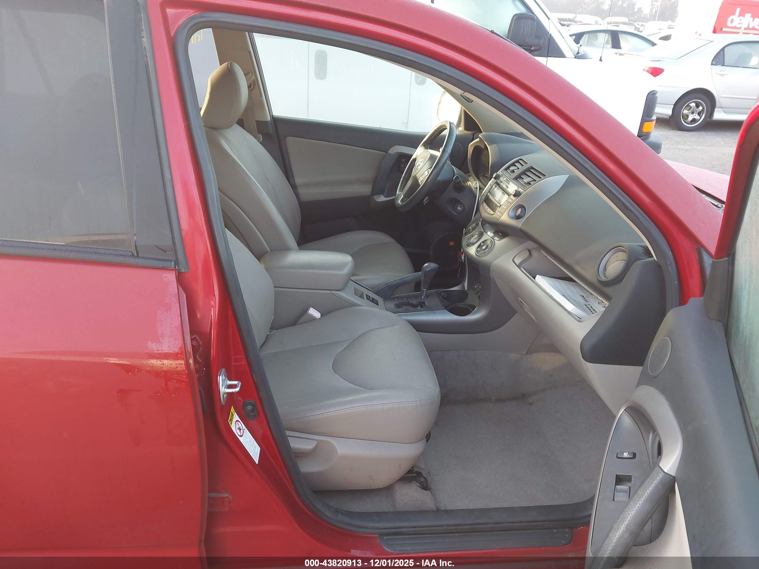 TOYOTA RAV4 image 5