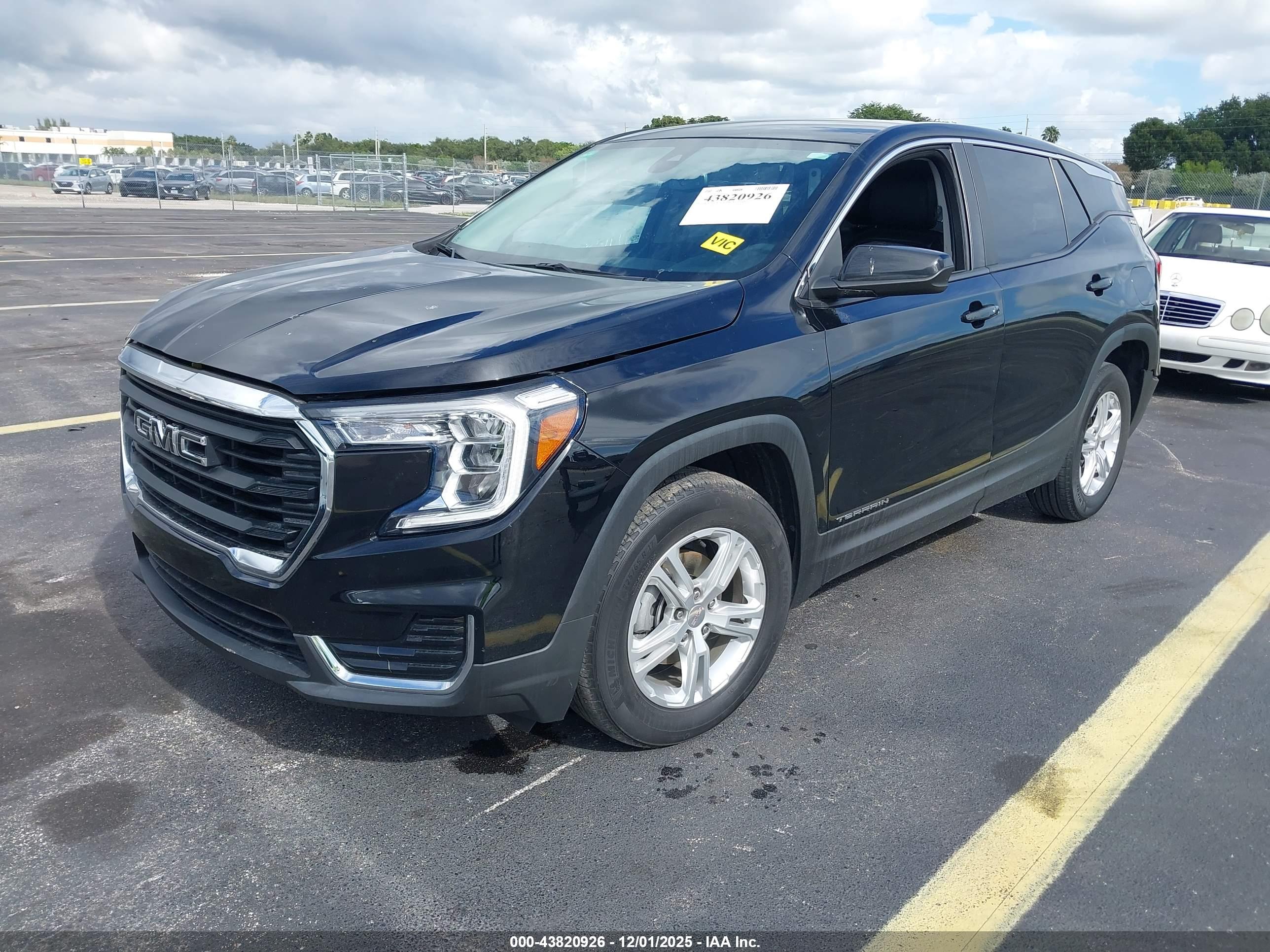 GMC TERRAIN image 2