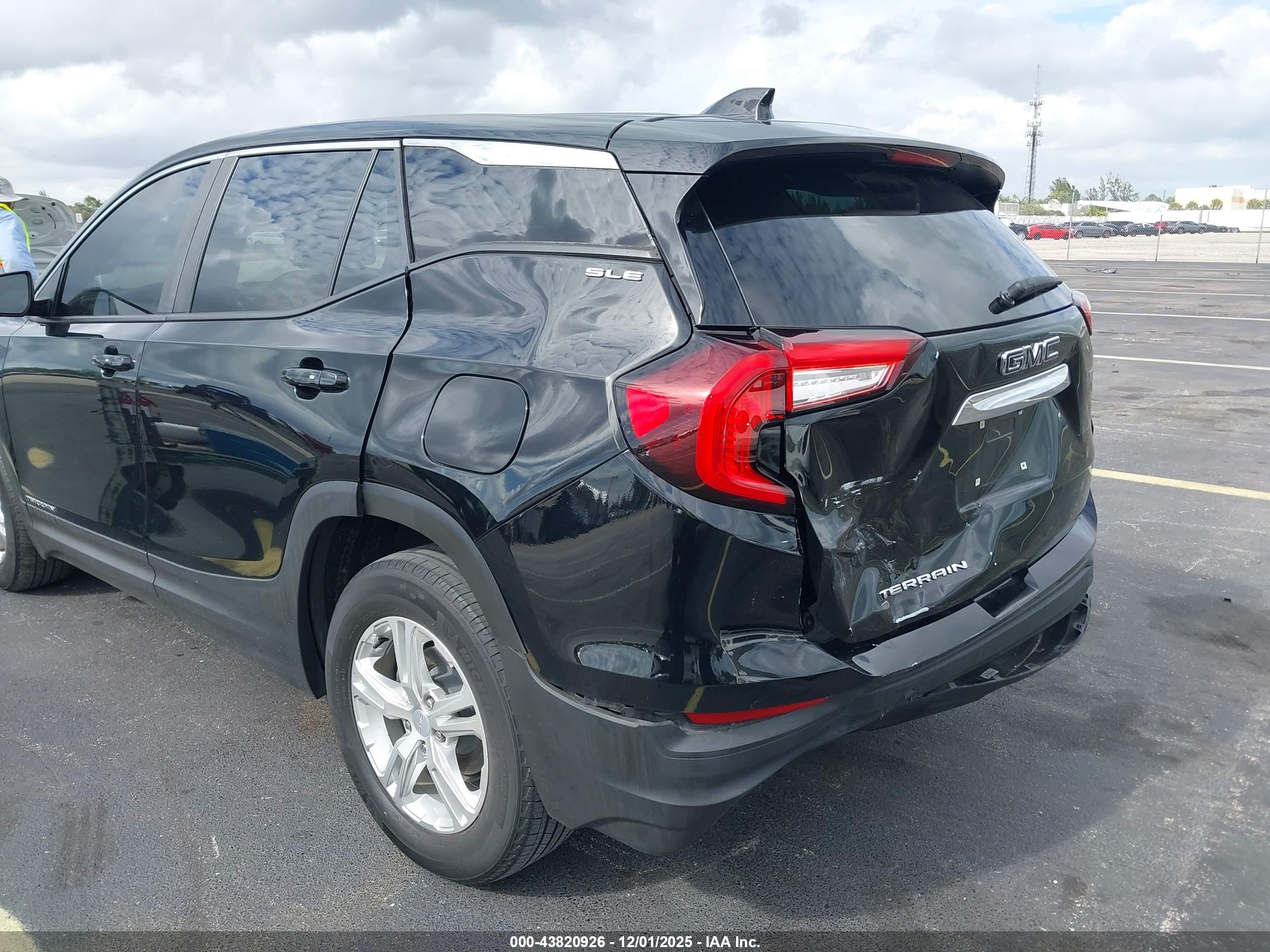 GMC TERRAIN image 6