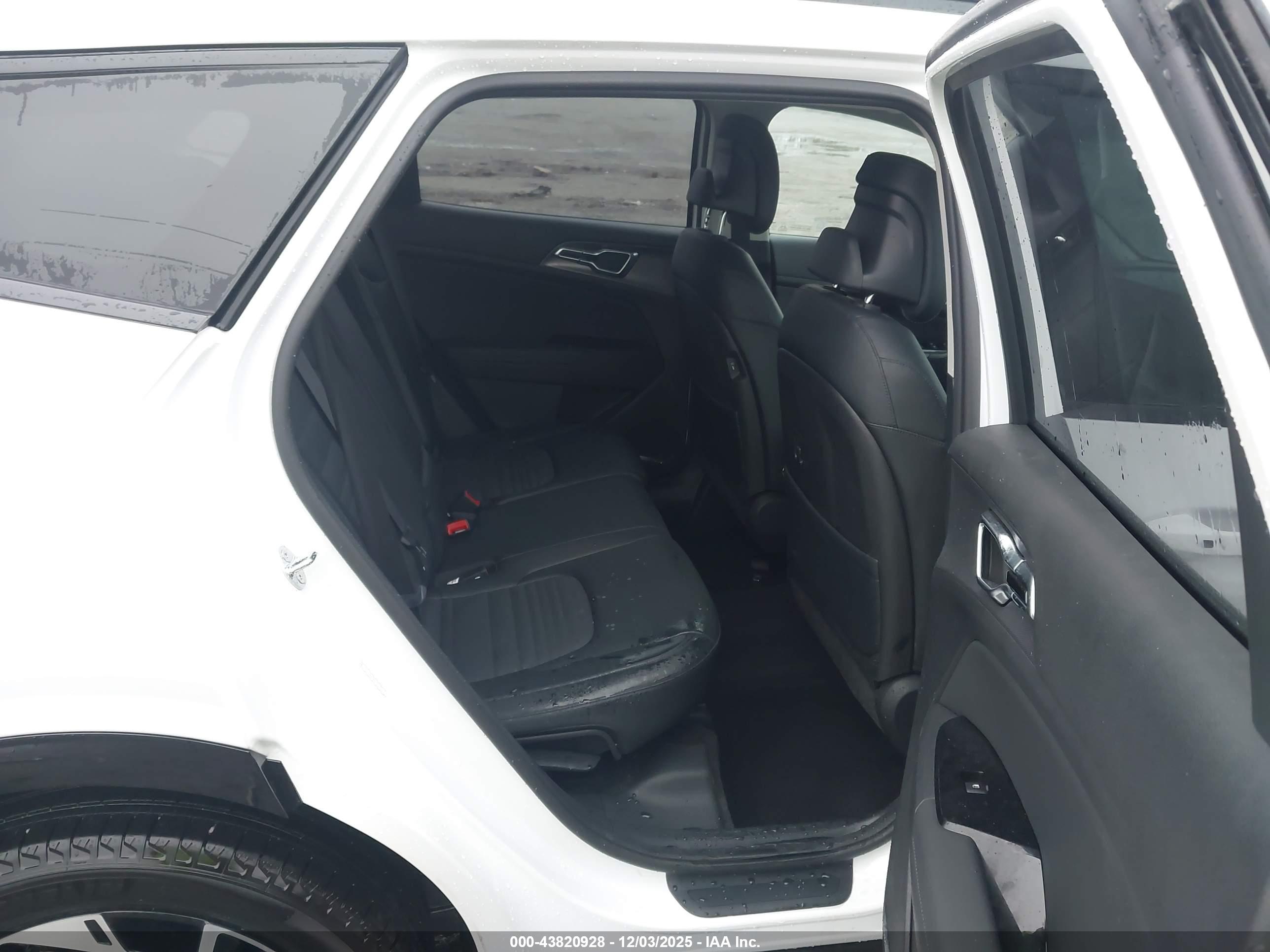KIA SPORTAGE image 8