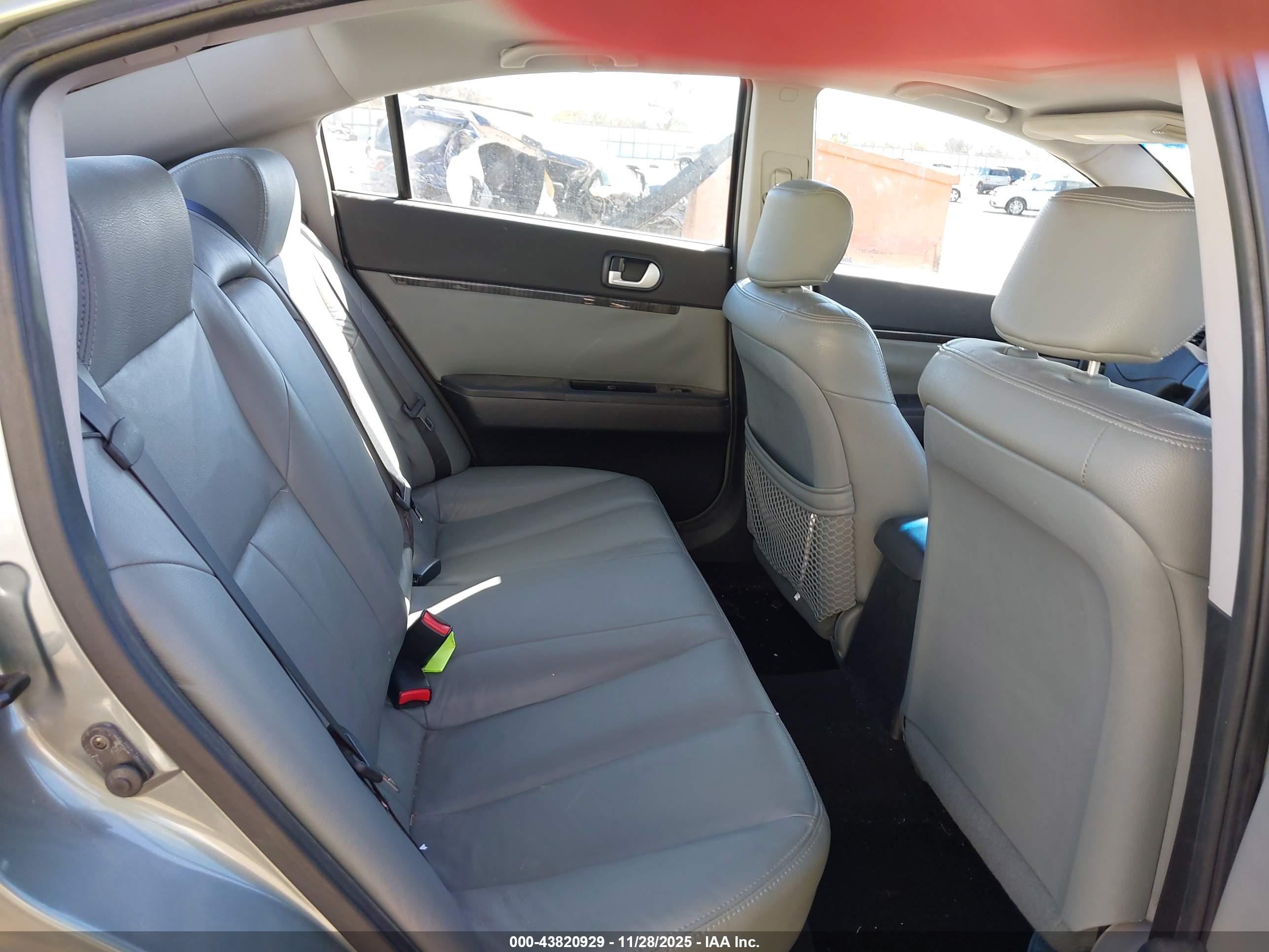 MITSUBISHI GALANT image 8