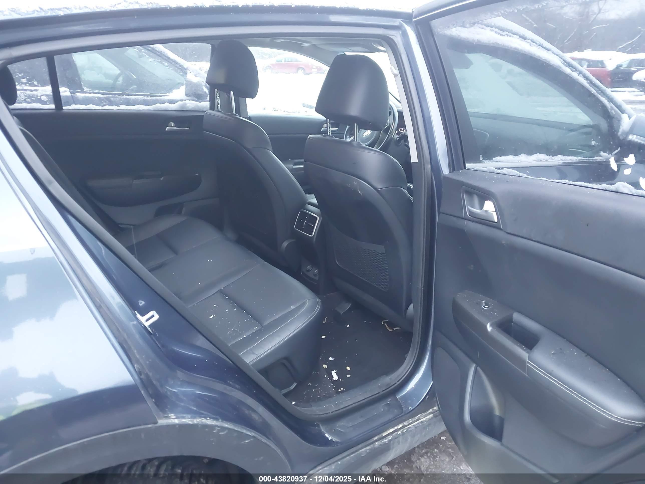 KIA SPORTAGE image 8