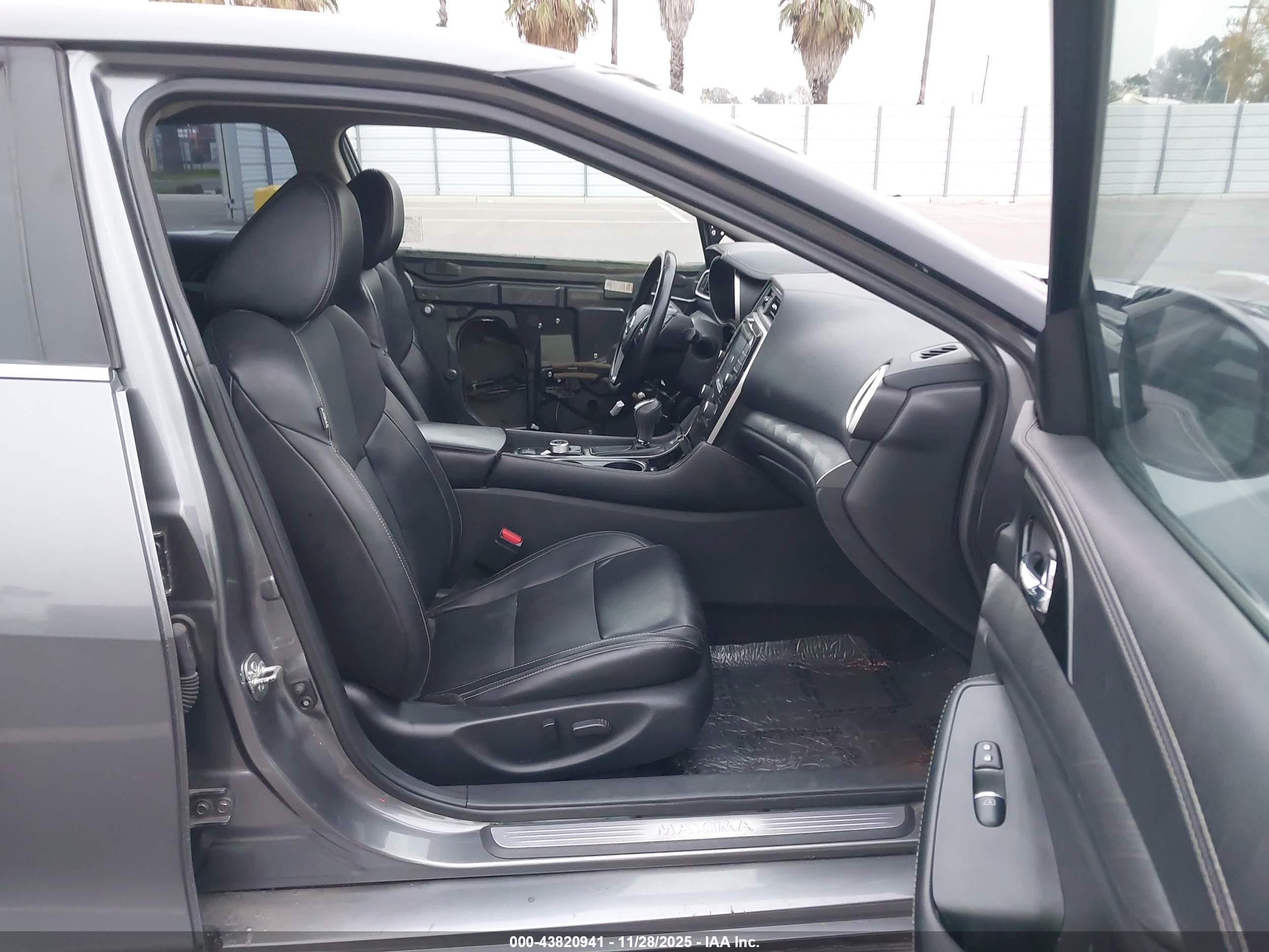 NISSAN MAXIMA image 5