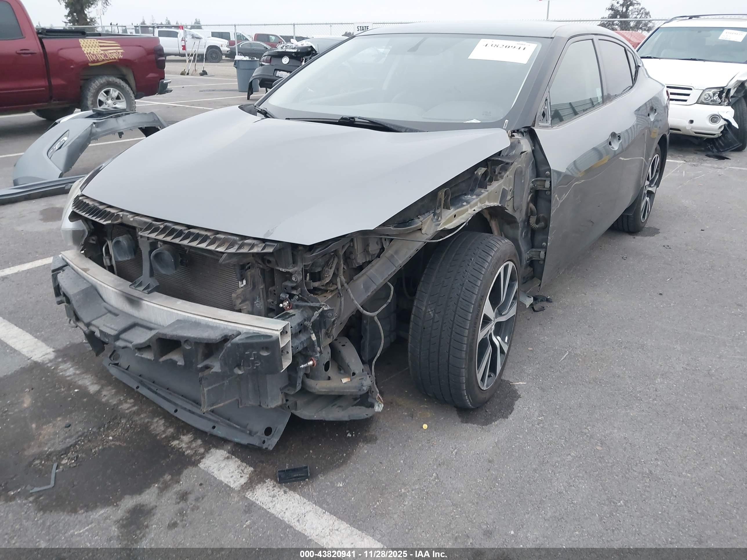 NISSAN MAXIMA image 6