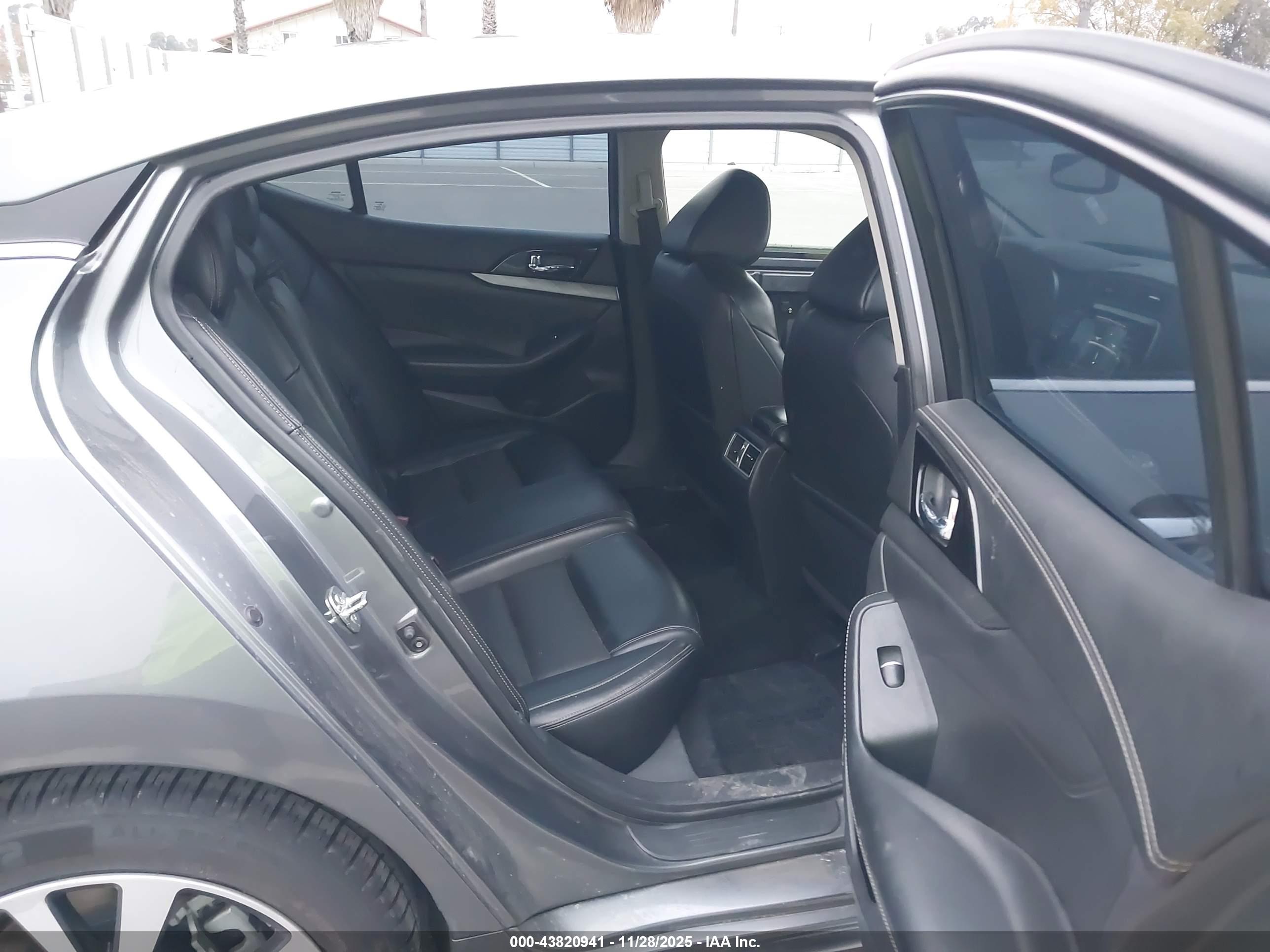 NISSAN MAXIMA image 8