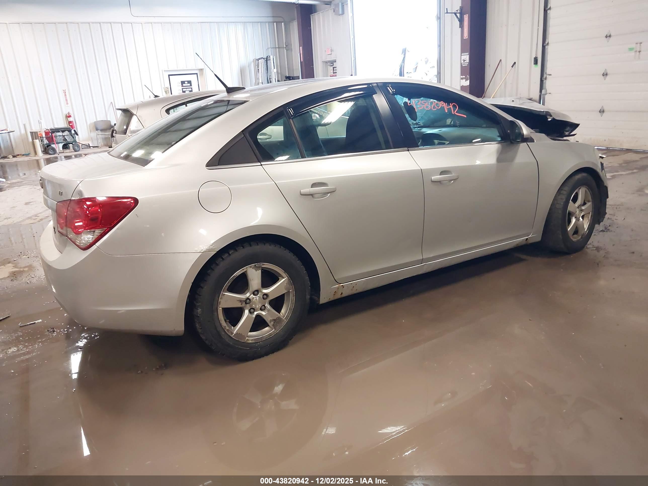 CHEVROLET CRUZE image 4