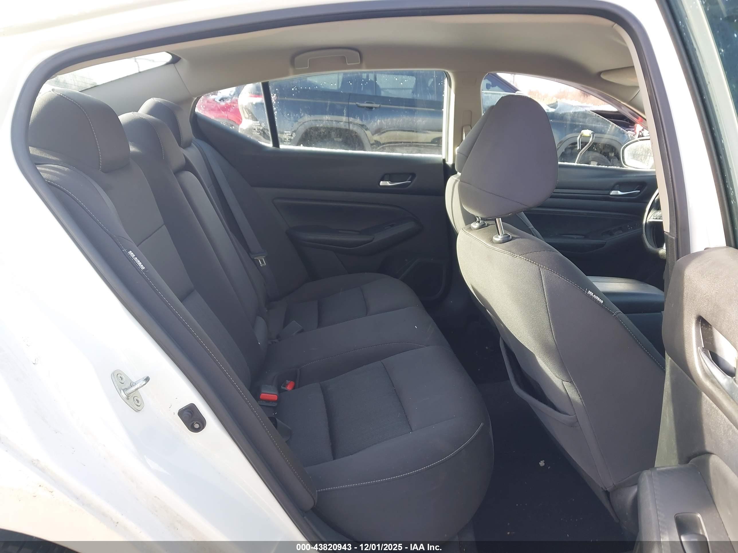 NISSAN ALTIMA image 8