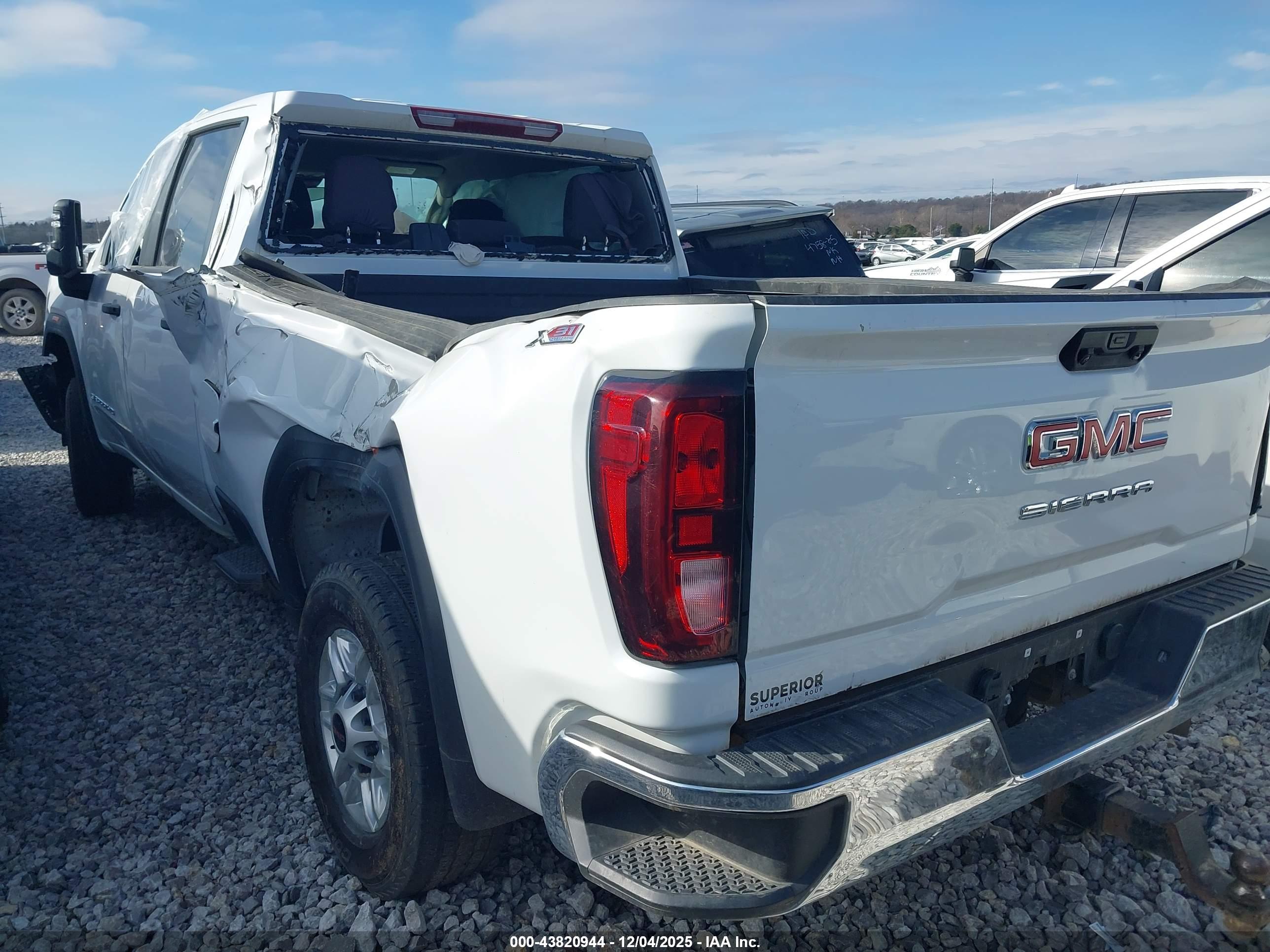 GMC SIERRA image 3