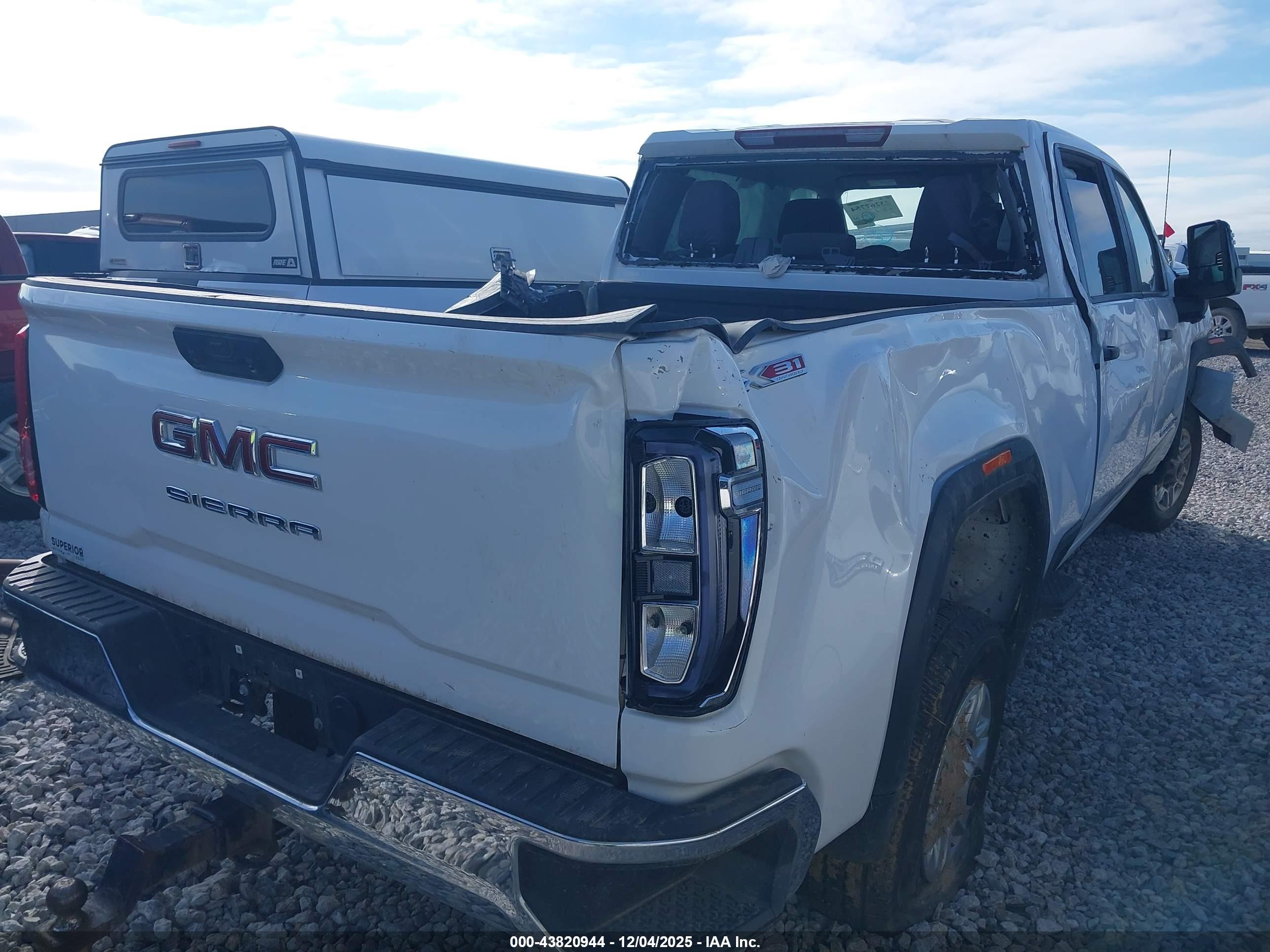 GMC SIERRA image 4