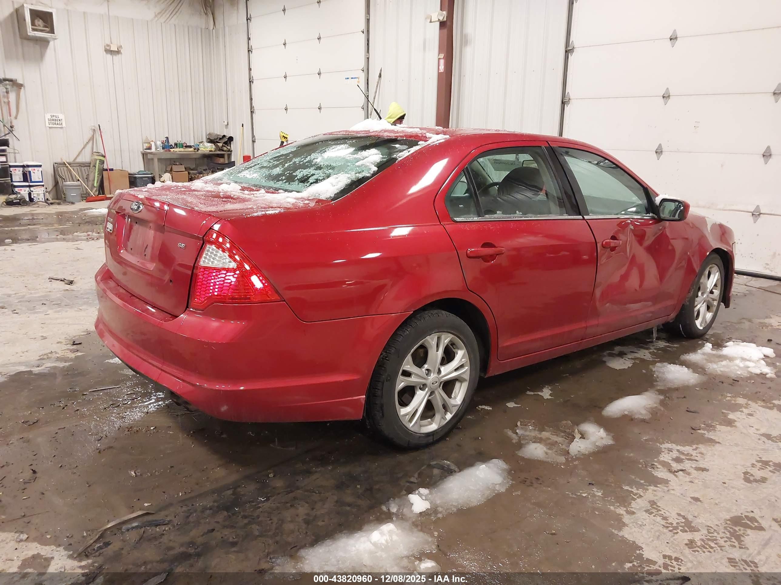 FORD FUSION image 4