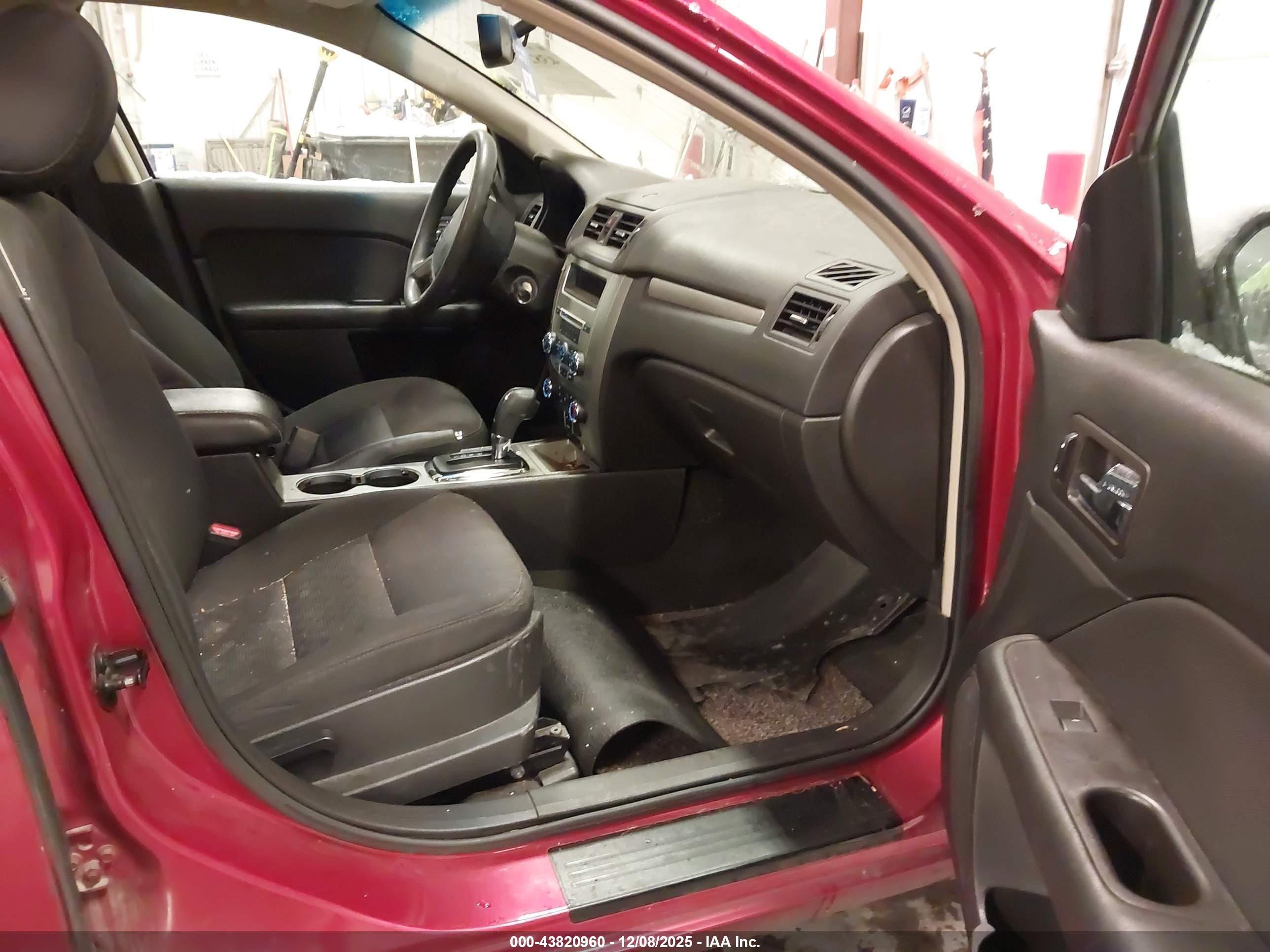 FORD FUSION image 5